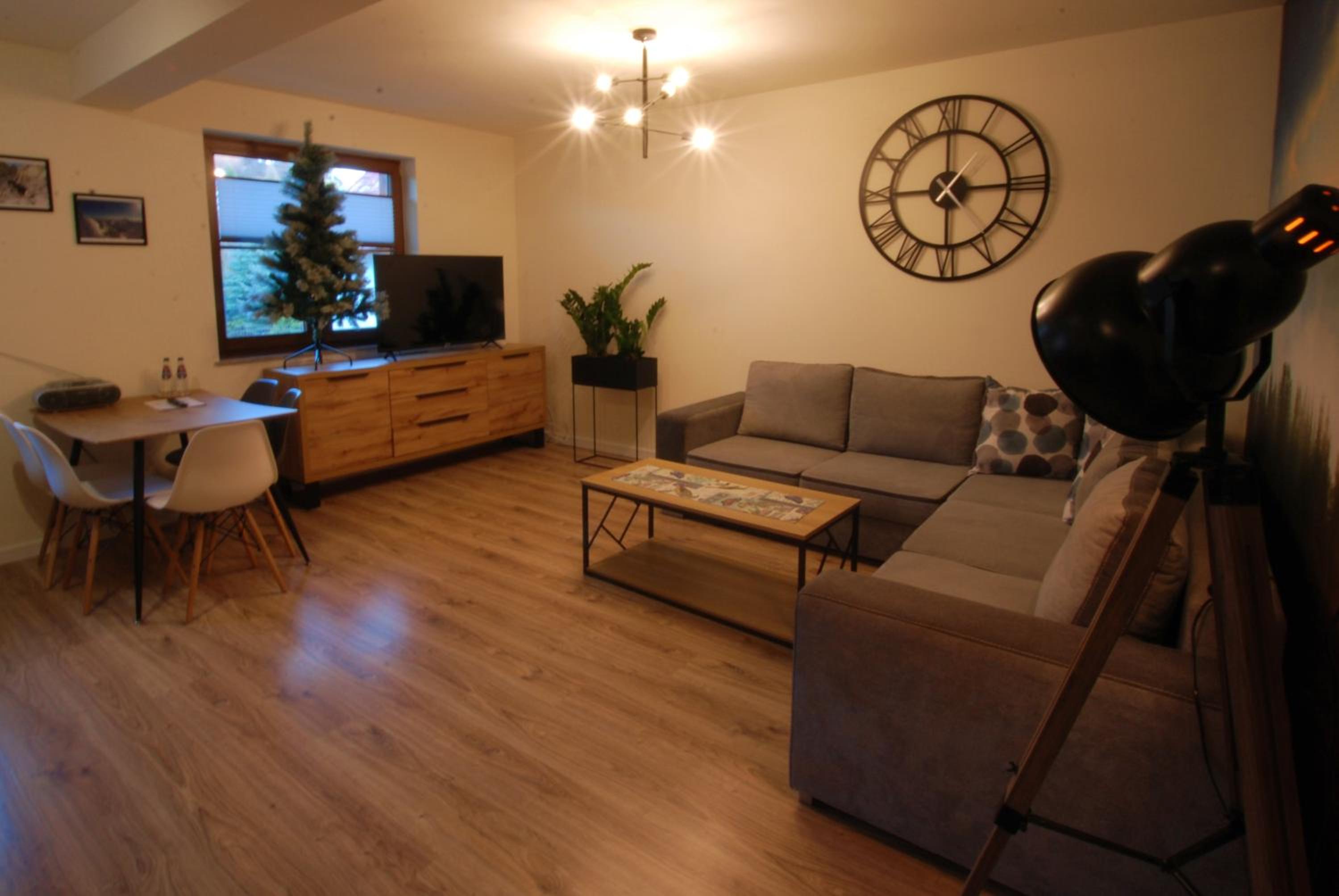 One-Bedroom Apartment - Photo 3