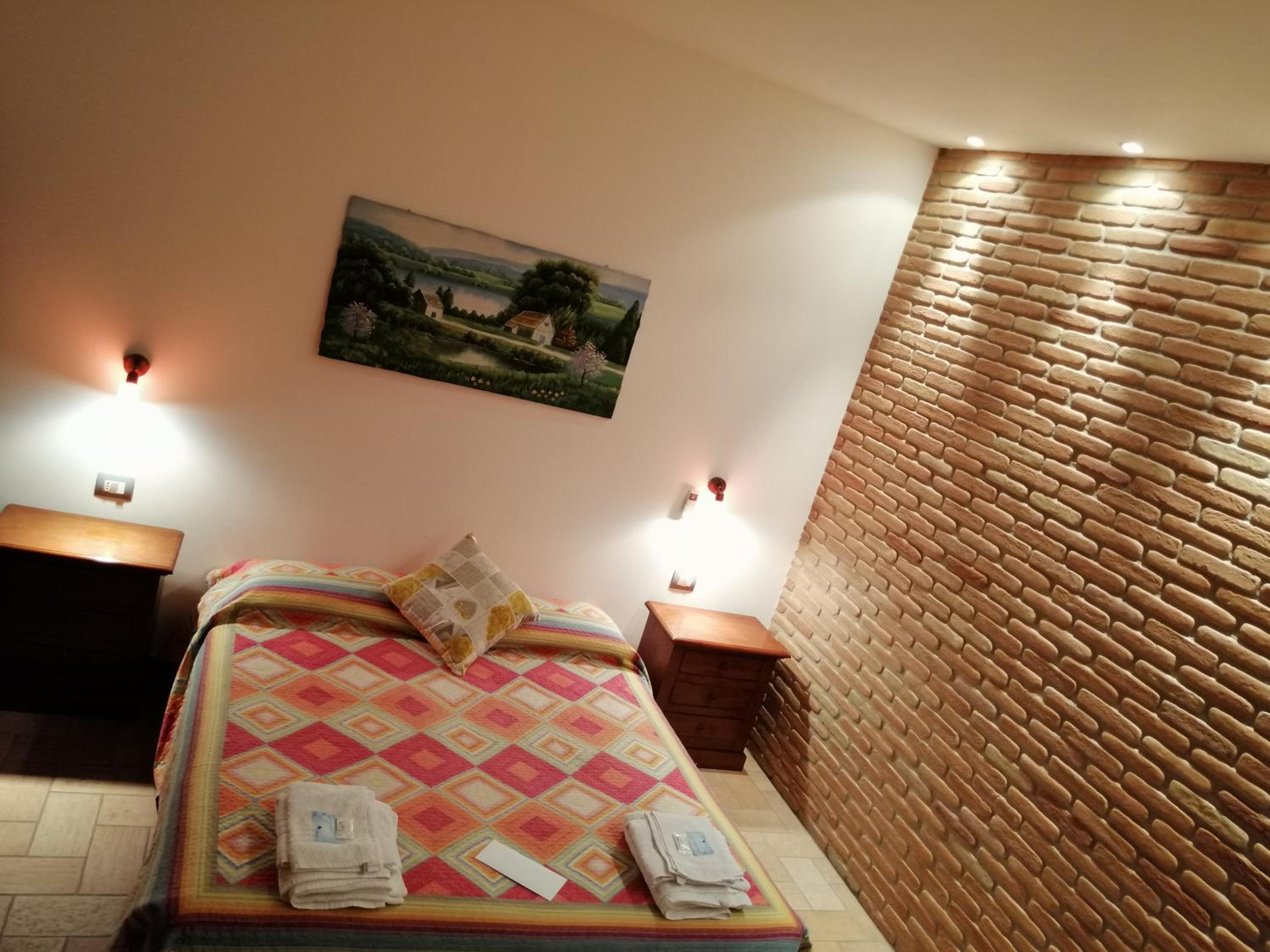 Single Room with Shared Bathroom photo 2