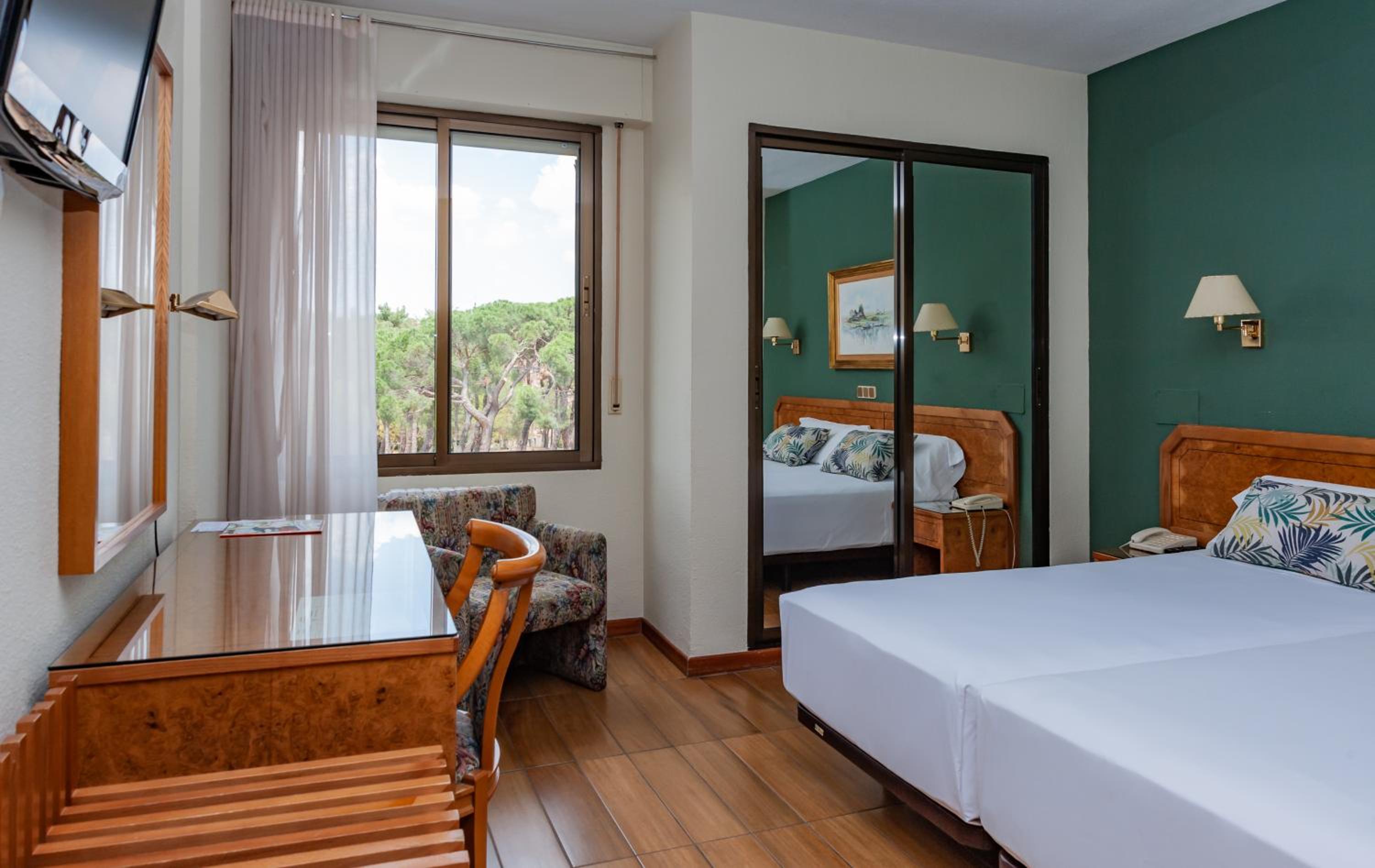 Twin Room - Photo 1