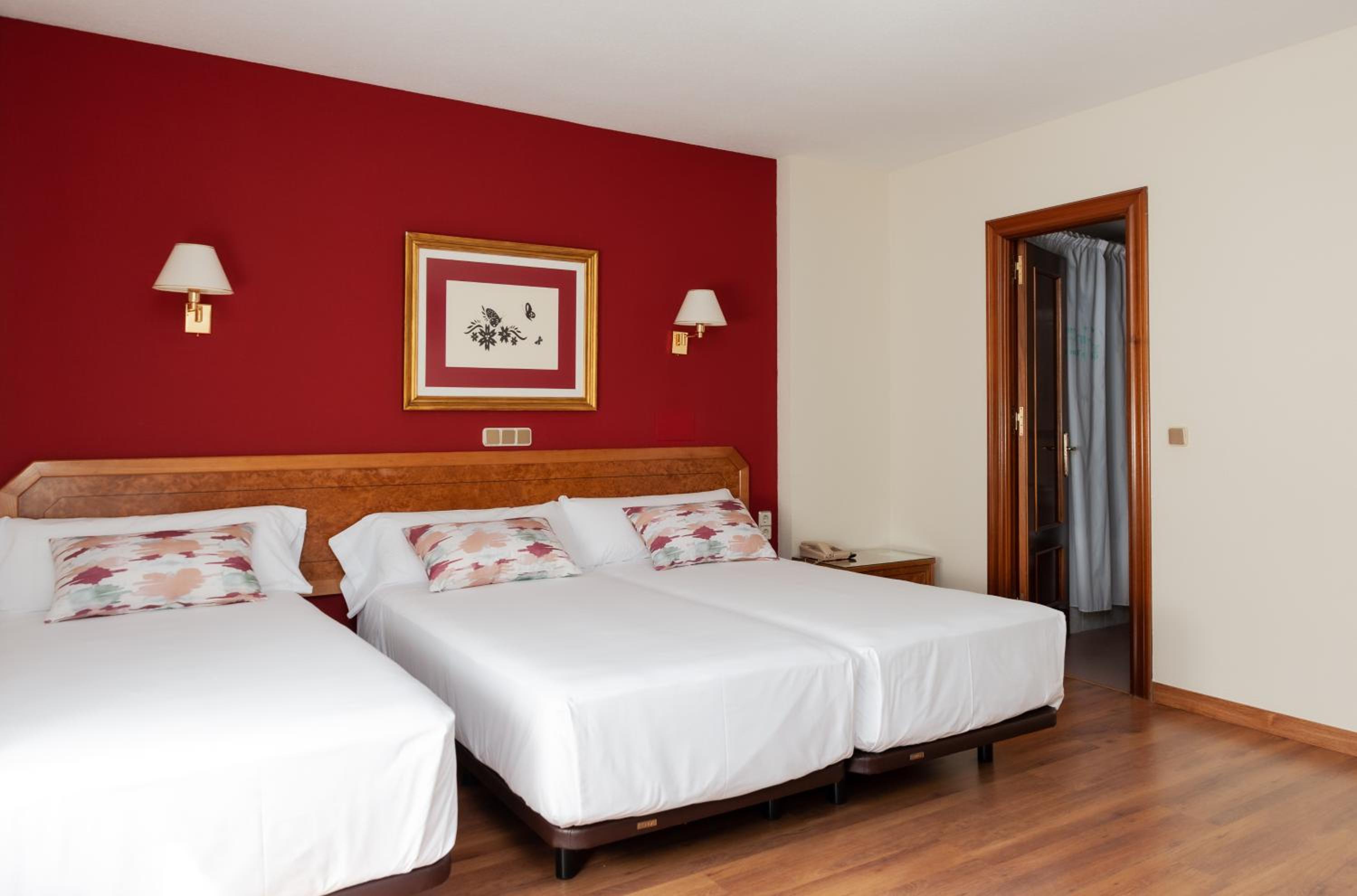 Double Room with Extra Bed - Photo 1