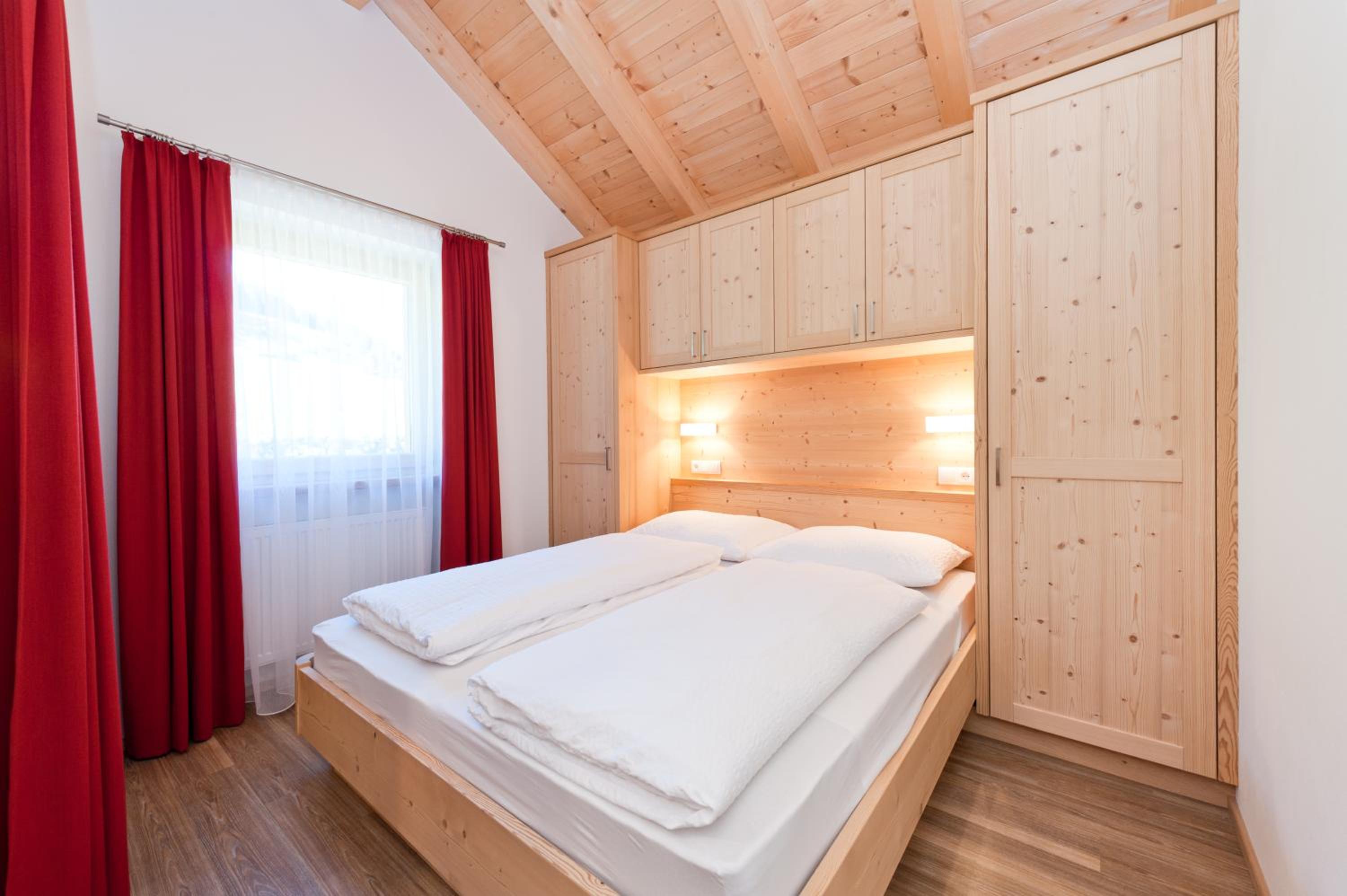 Studio Apartment - Photo 1