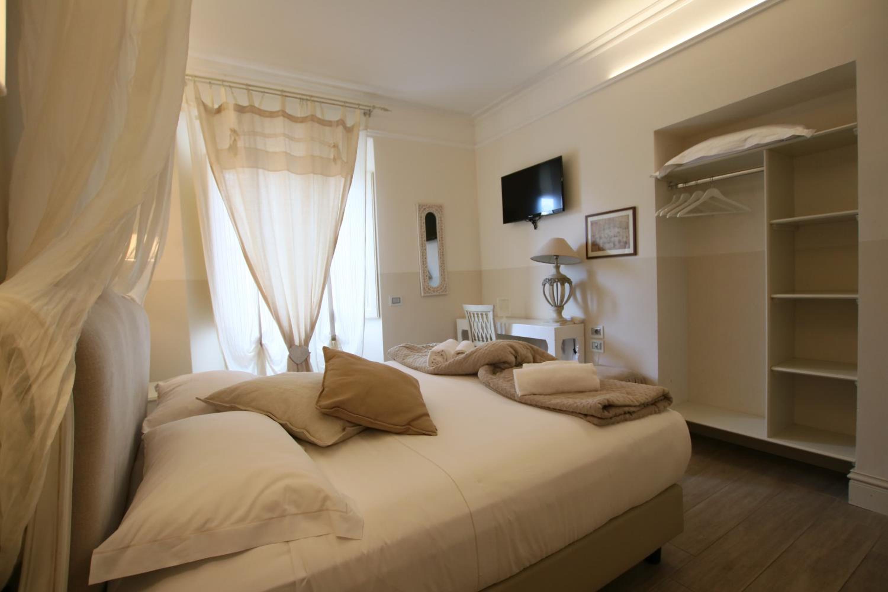 Double Room with Side Sea View photo 3