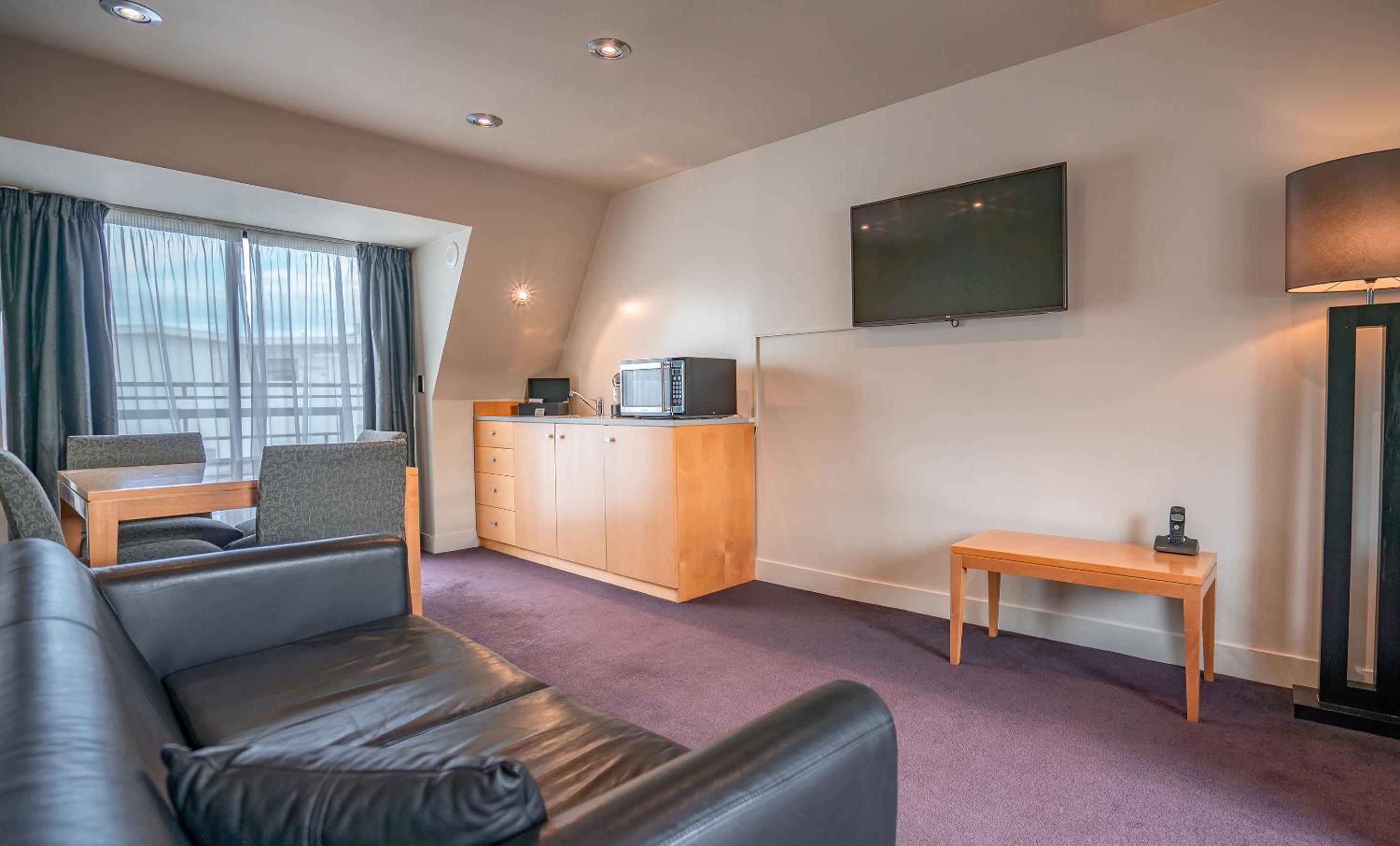 Tower King Suite - Photo 4