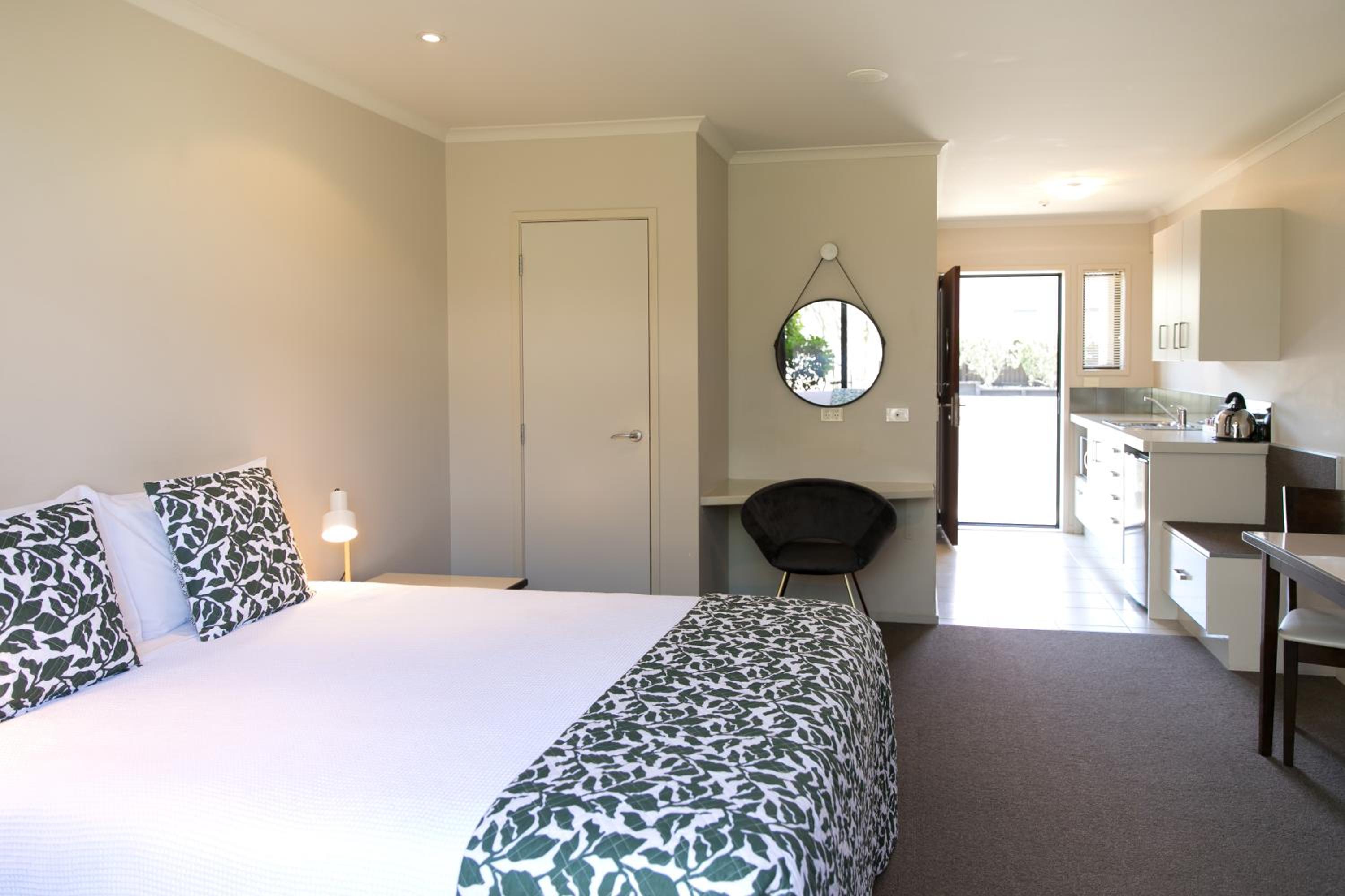 Studio with Courtyard - Photo 25