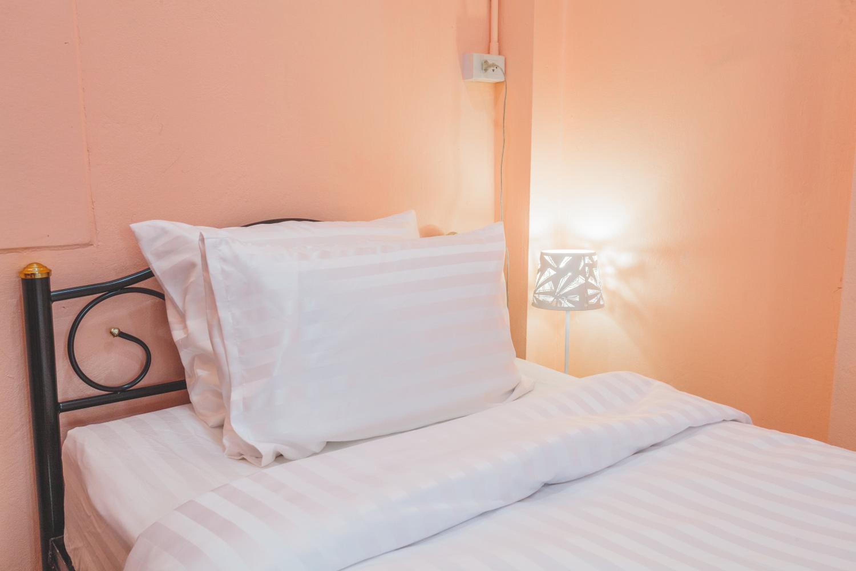 Twin Room with Private Bathroom photo 3