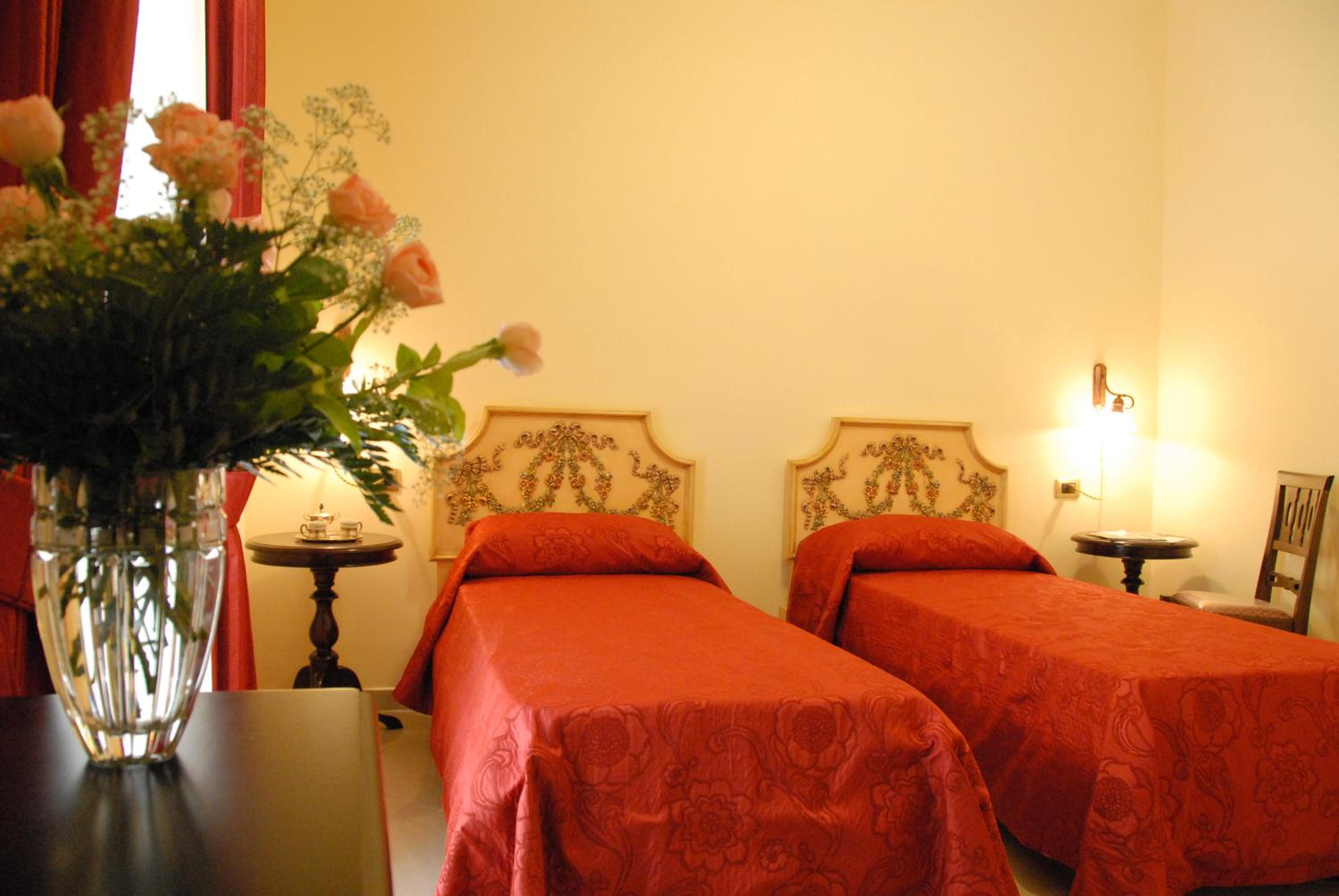 Deluxe Twin Room - Photo 3