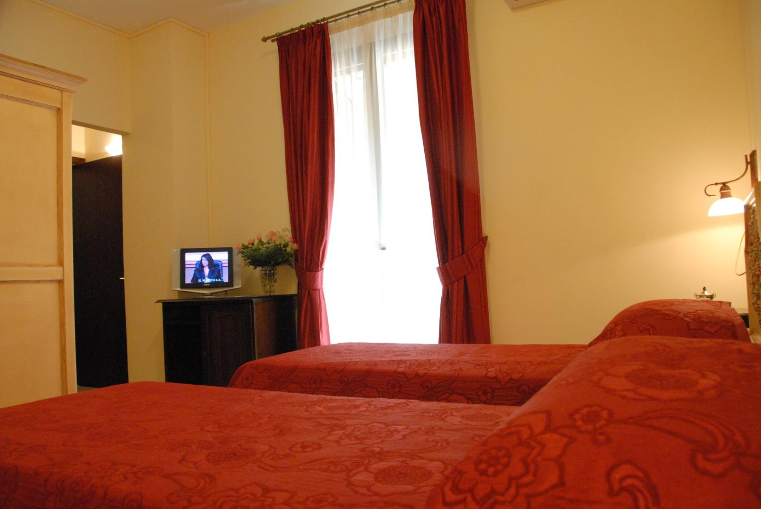 Deluxe Triple Room - Photo 4