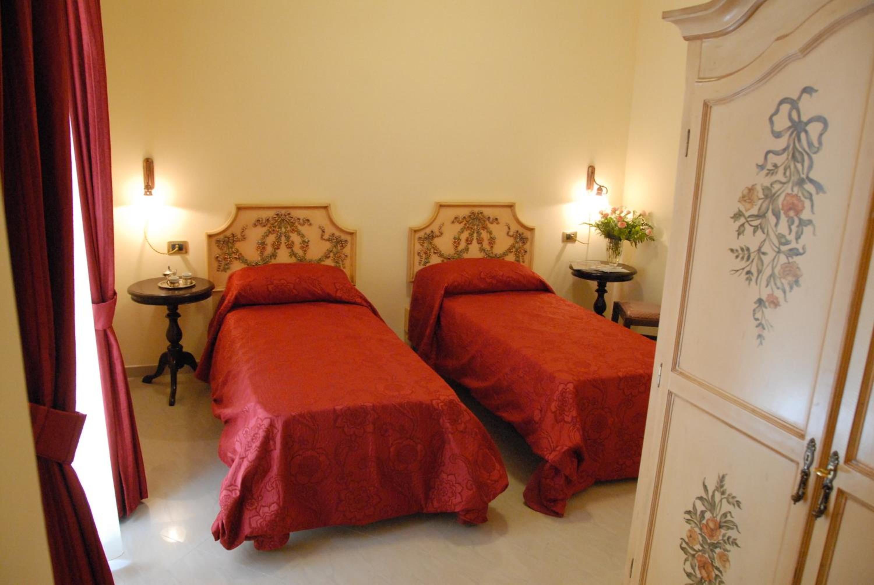 Deluxe Twin Room - Photo 2