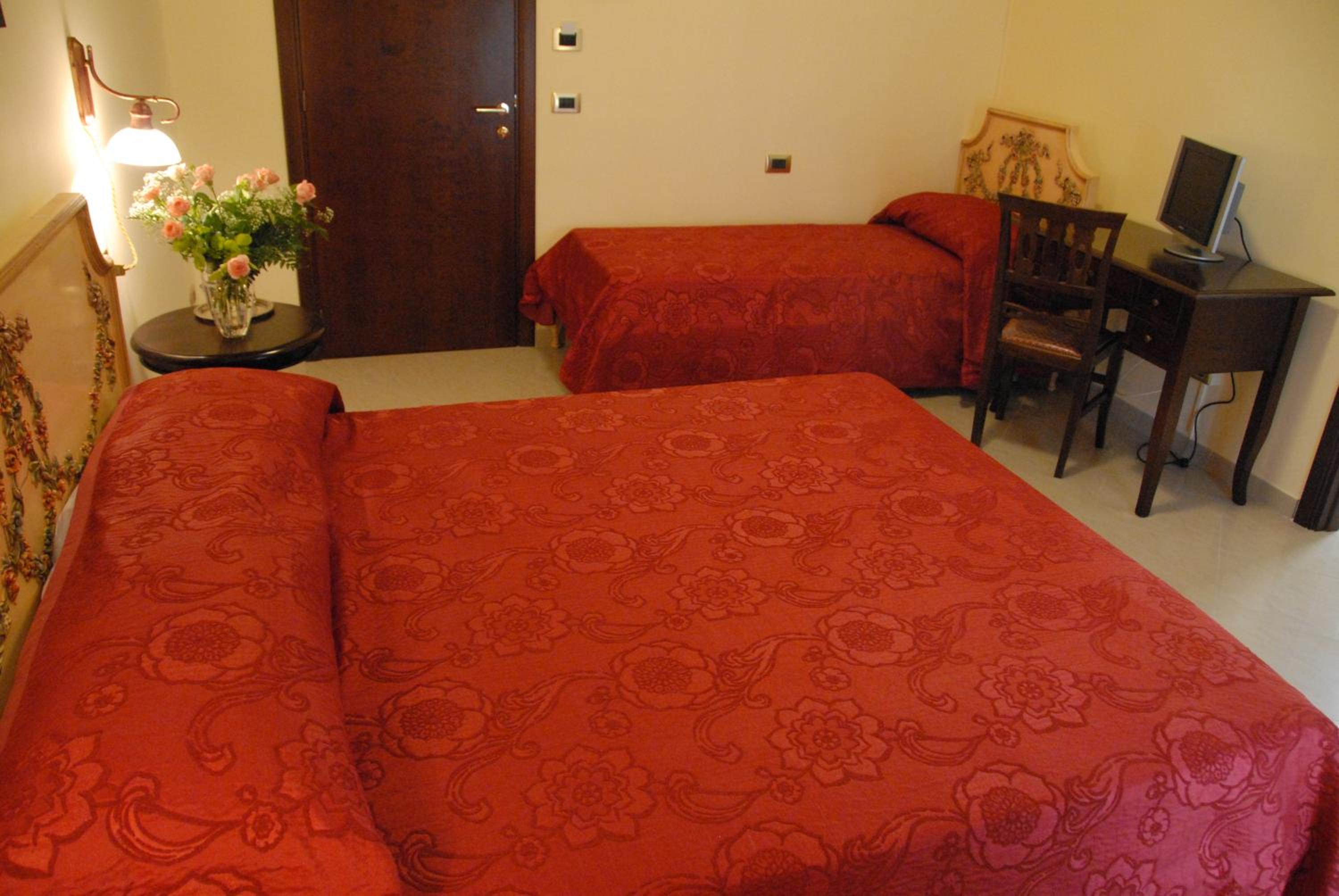 Deluxe Quadruple Room - Photo 2