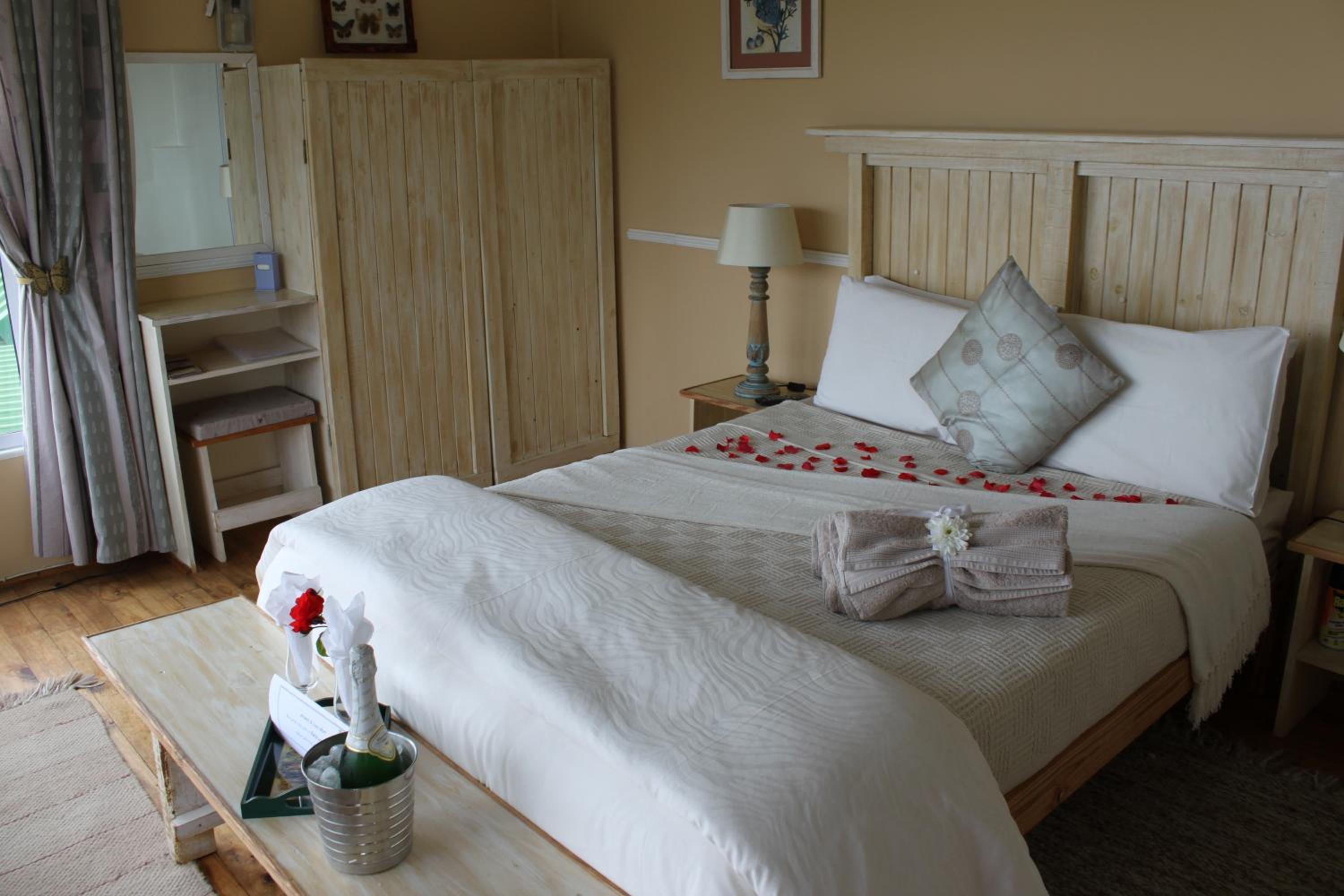 Double Room with Bath - Photo 5