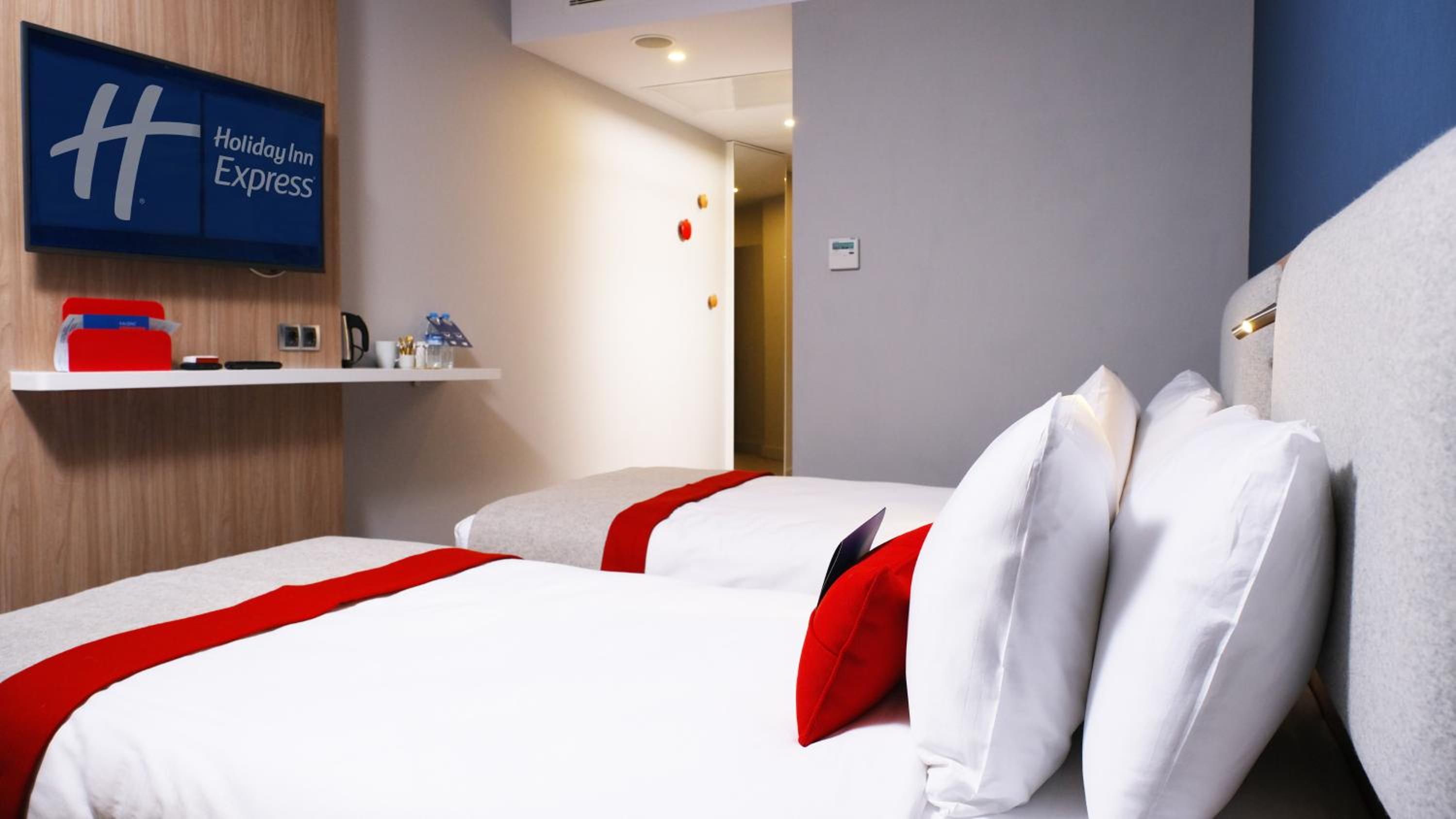 Standard Twin Room with Free Breakfast - Smoking