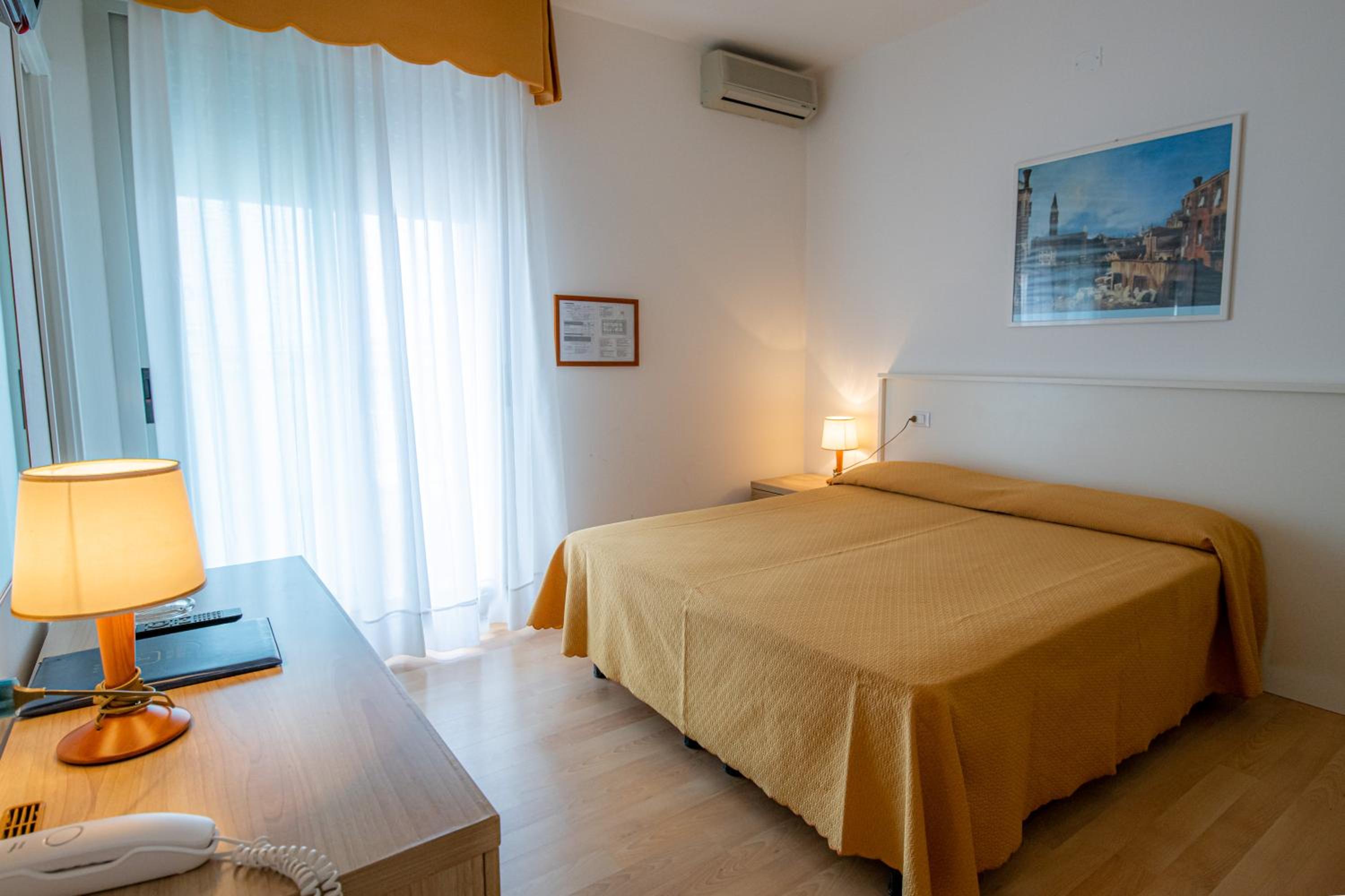 Double Room - Photo 2