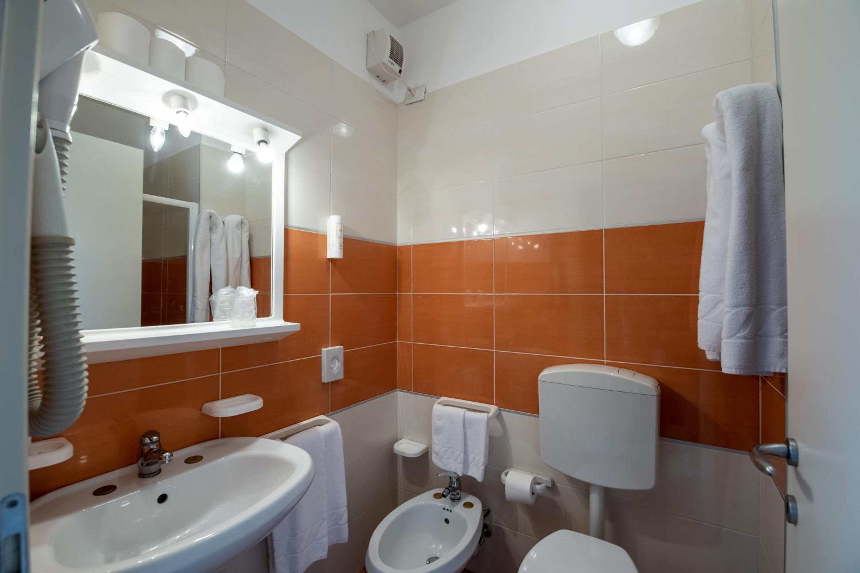 Double Room - Photo 3