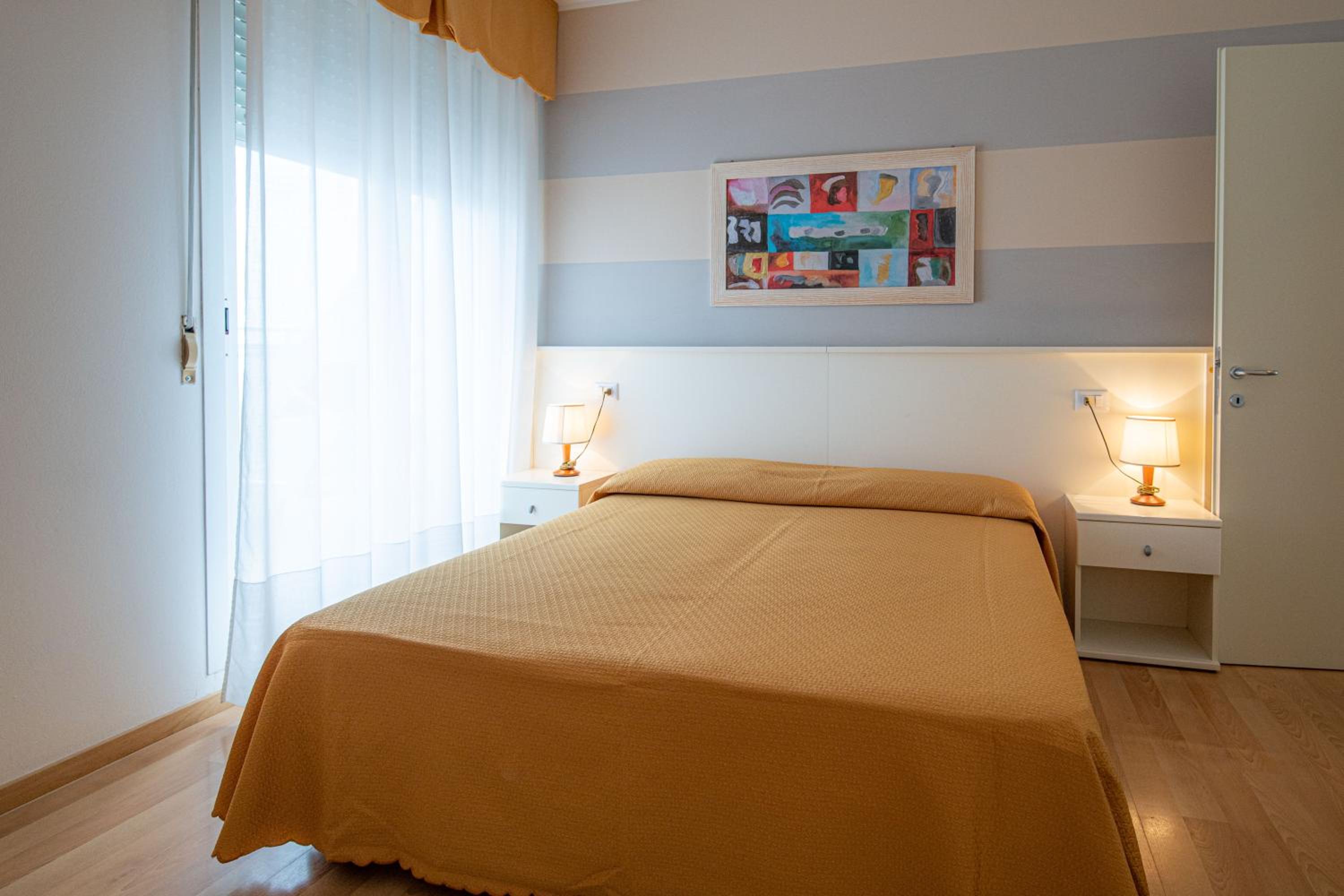 Two Connecting Double Rooms - Photo 1