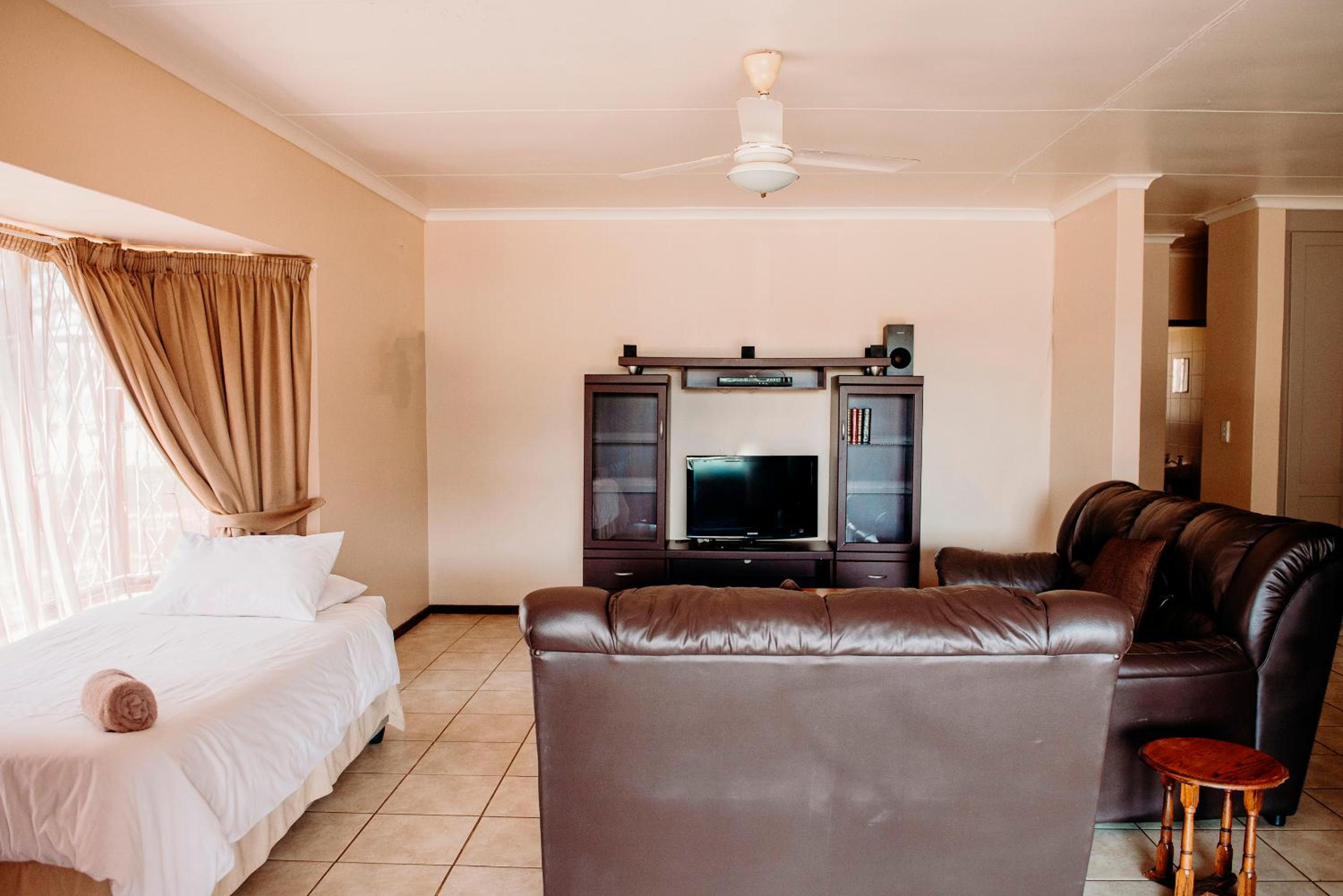 Three-Bedroom Chalet - Photo 14