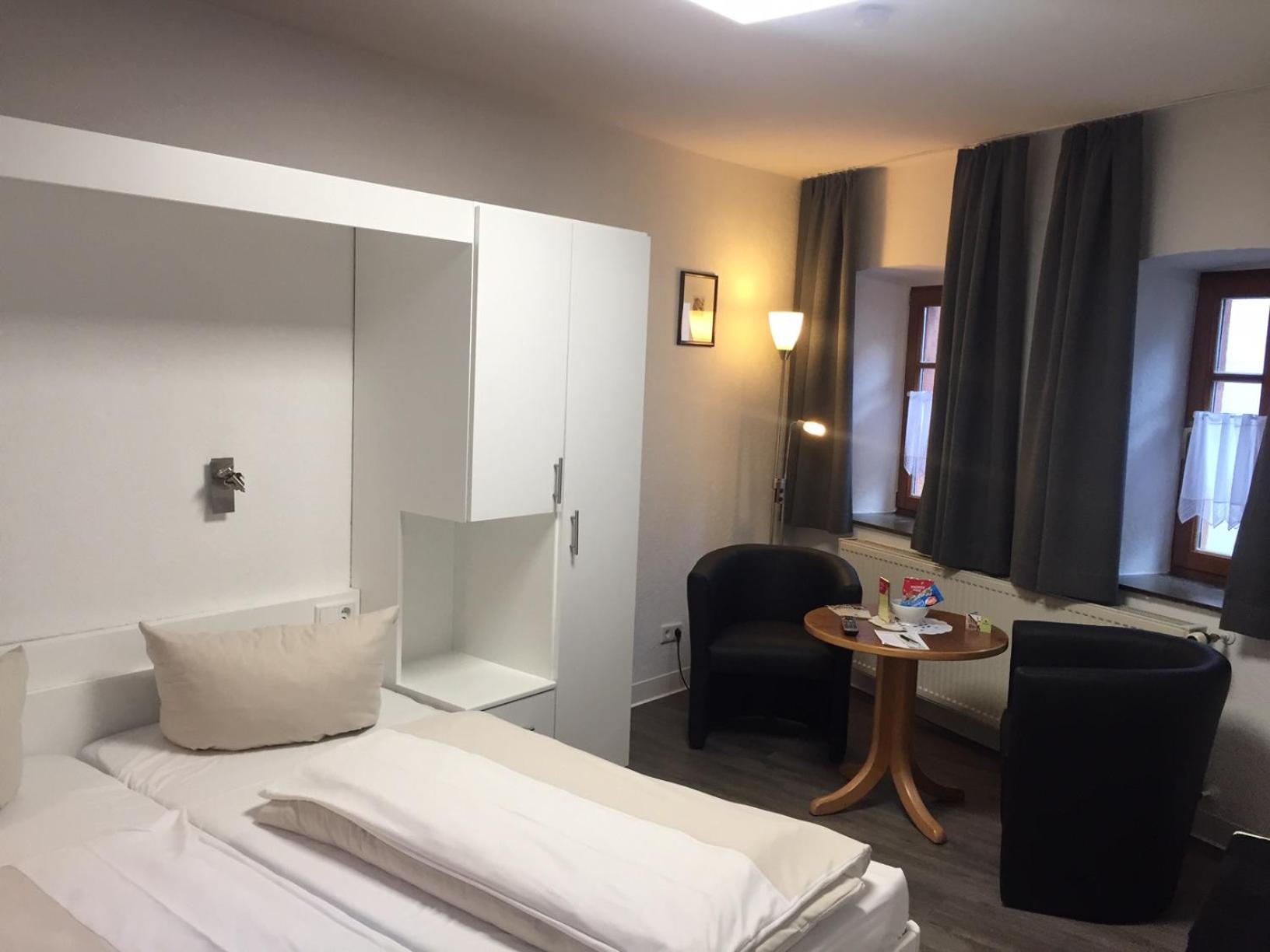 Economy Double Room photo 3