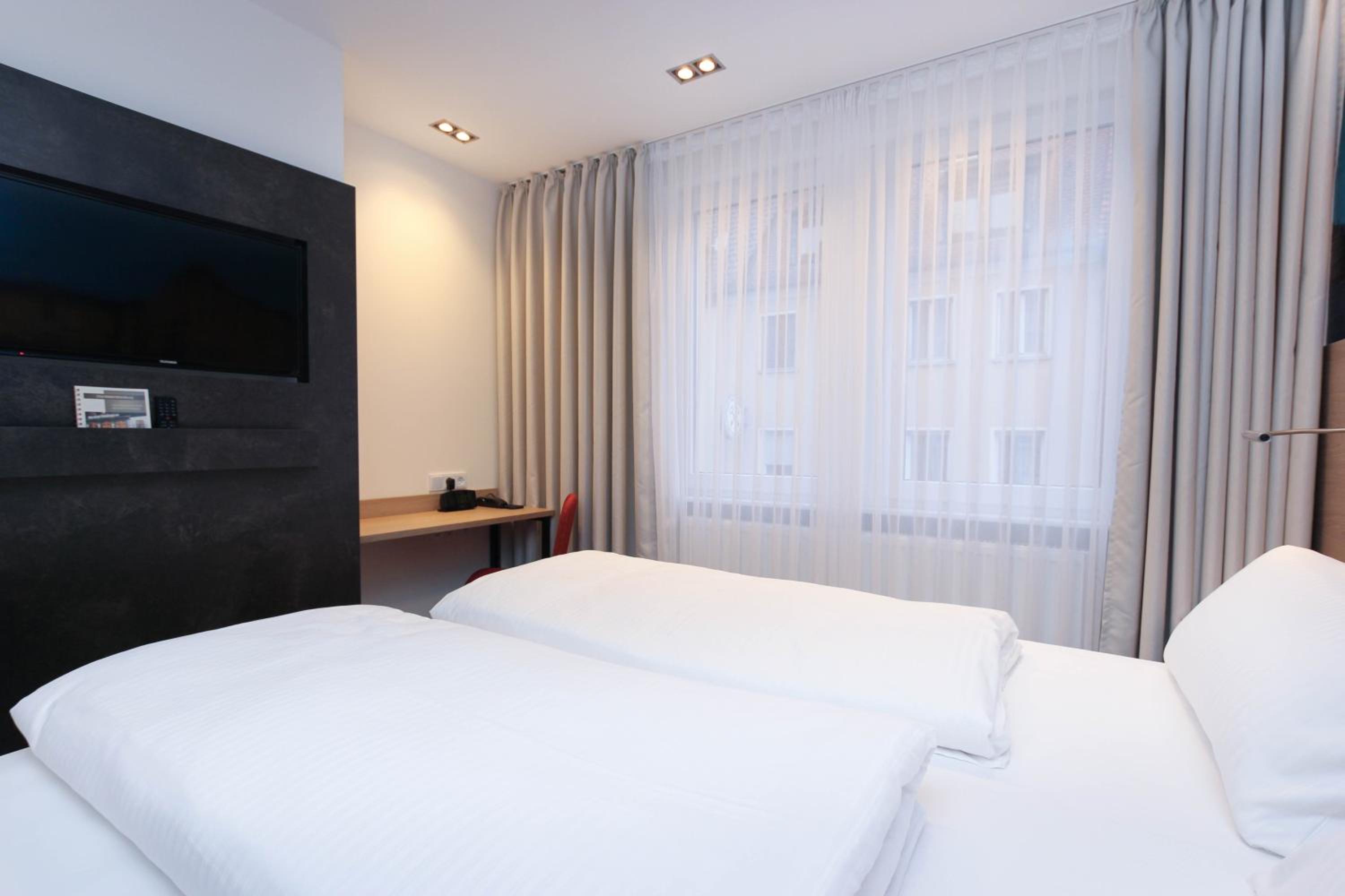 Classic Double Room - Photo 5