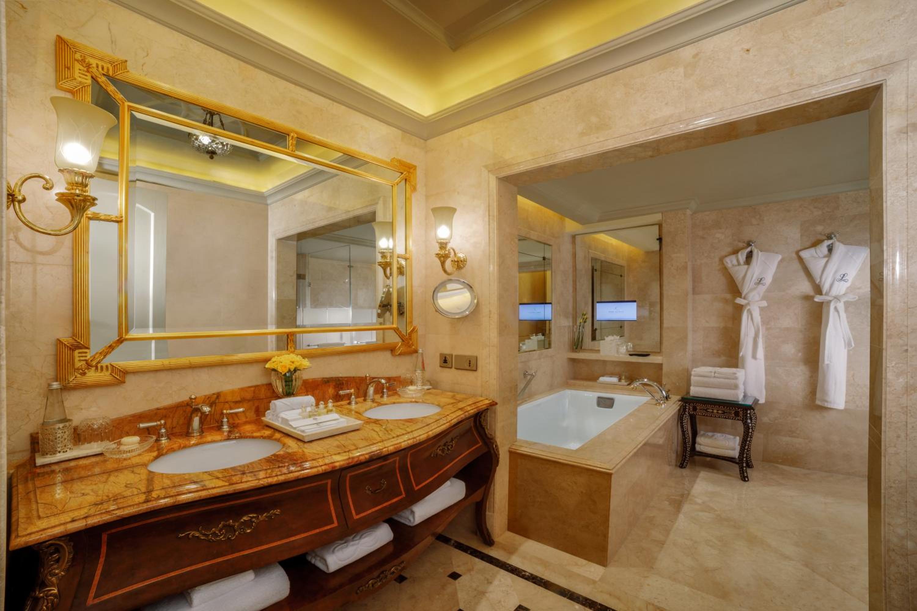 Luxury Suite with Balcony with BMW Airport Transfers and Lounge Access Luxury Suite with Balcony with BMW Airport Transfers and Lounge Access