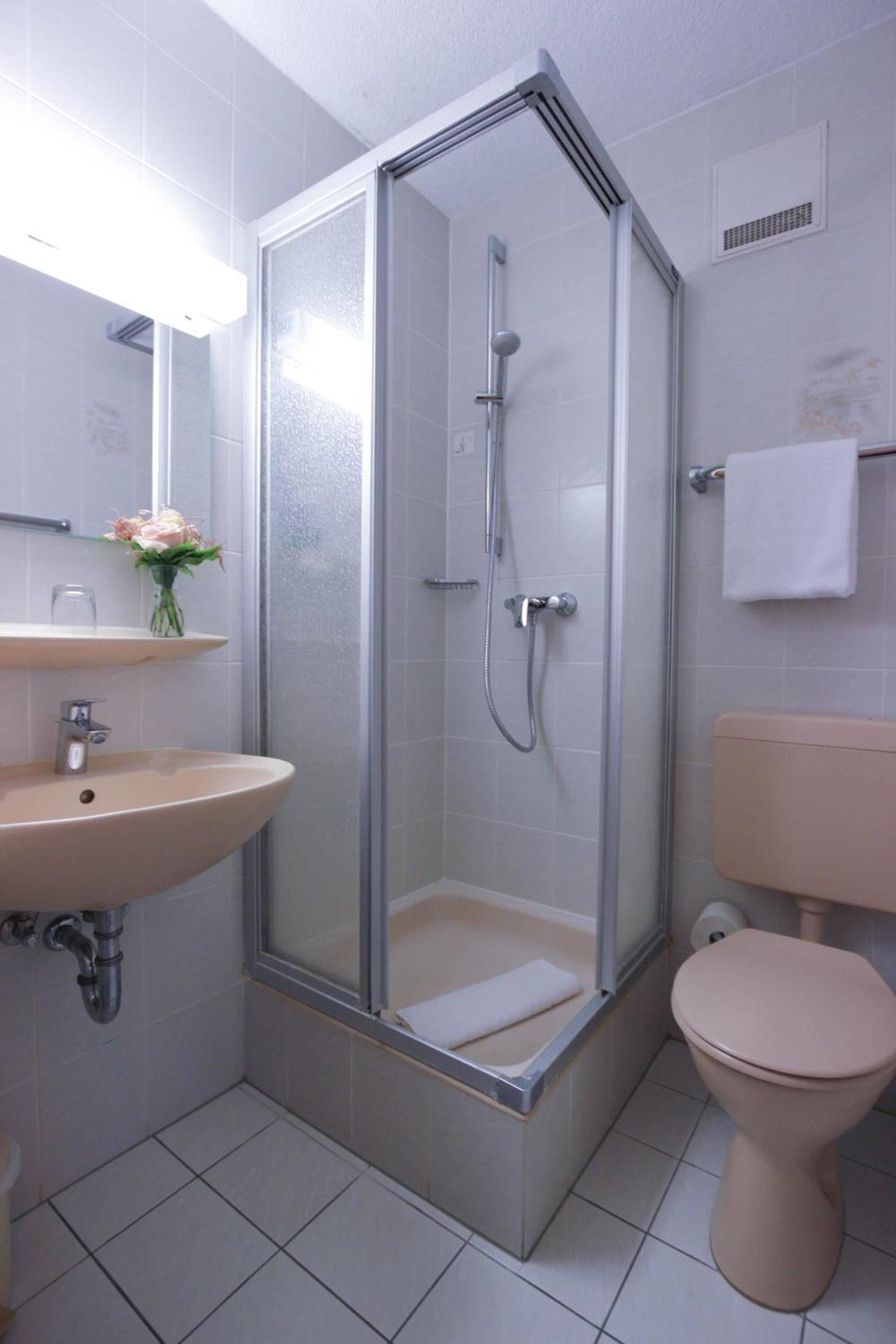 Economy Double Room - Photo 4
