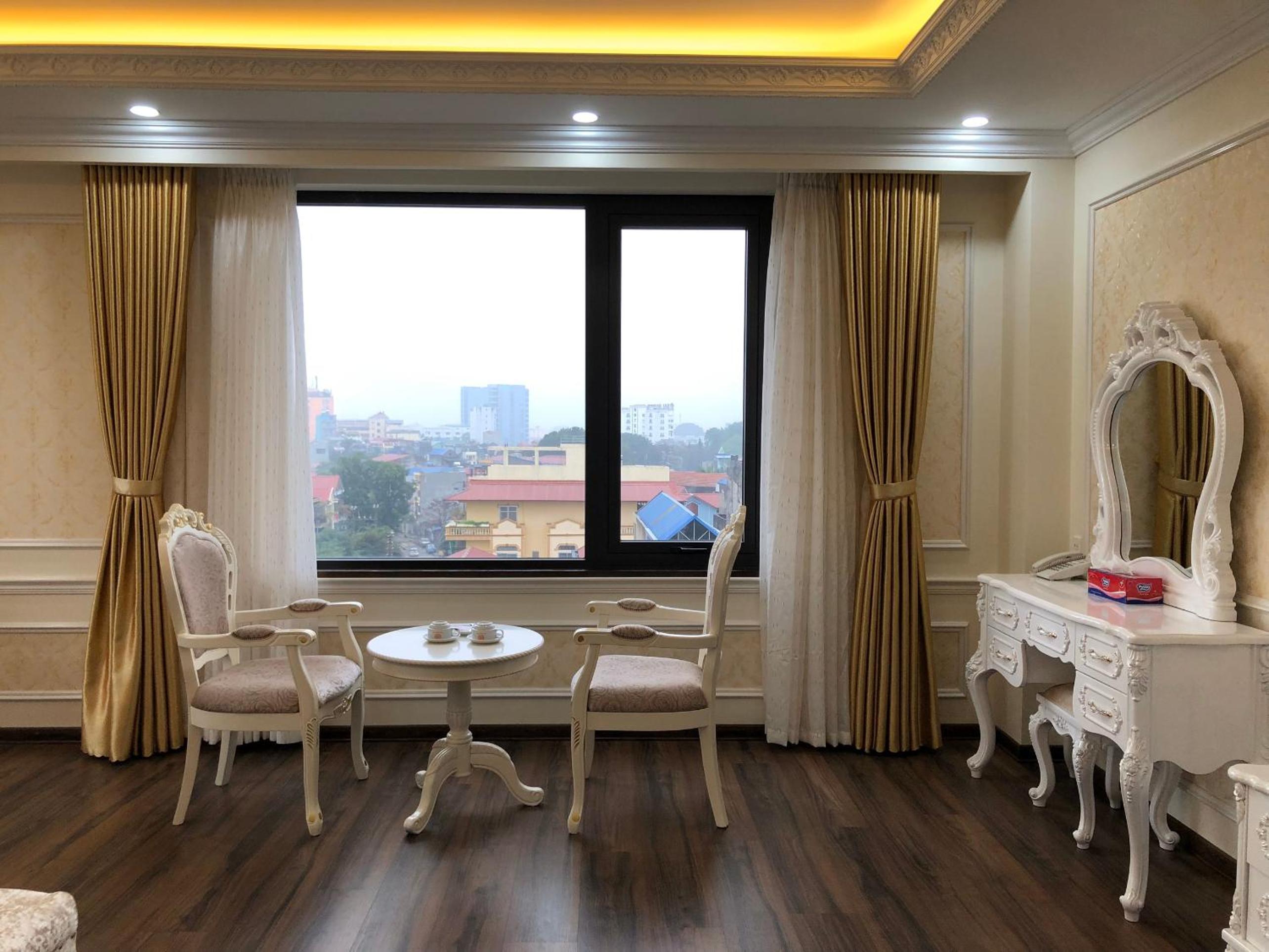 Deluxe King Room photo 2