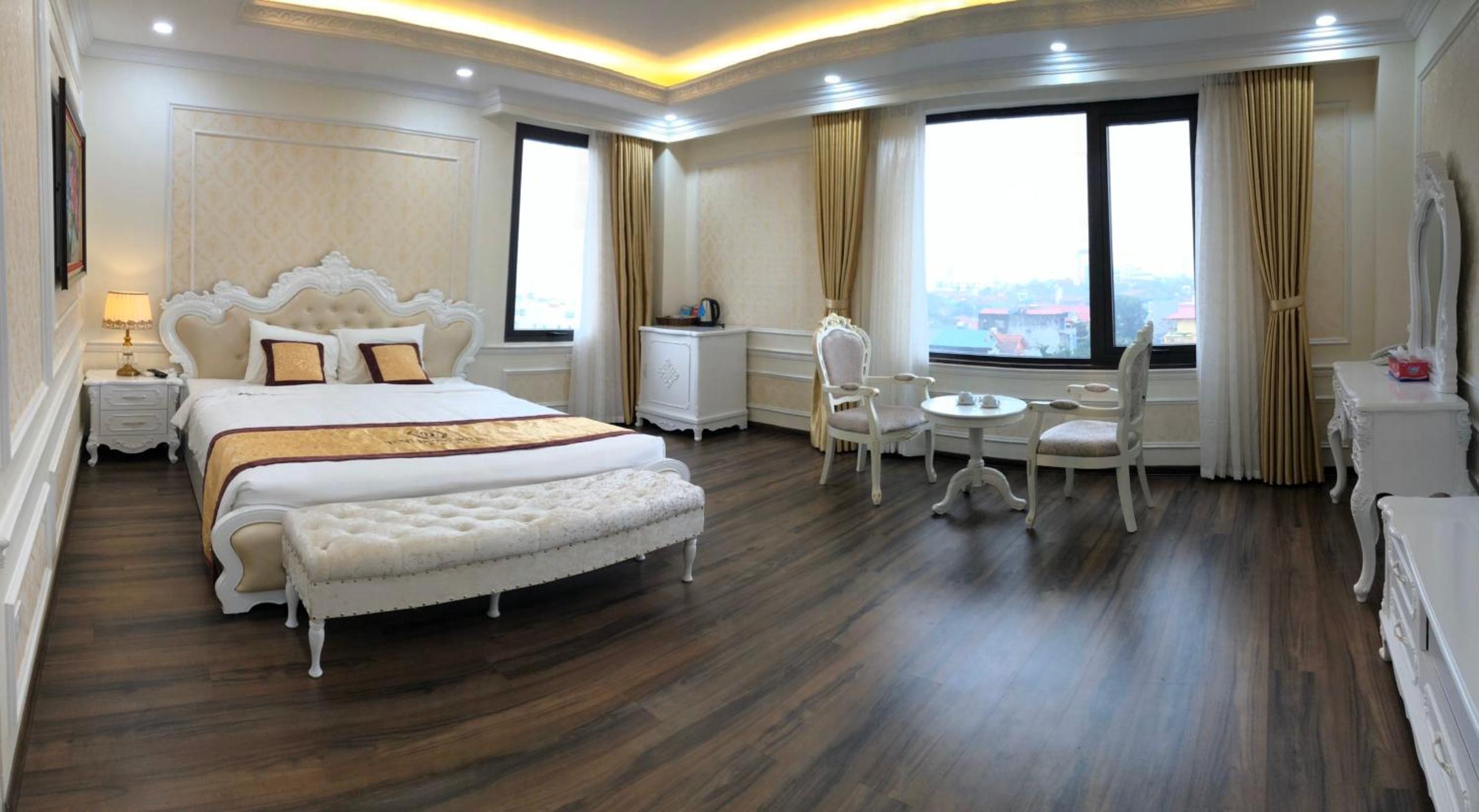 Deluxe King Room photo 1