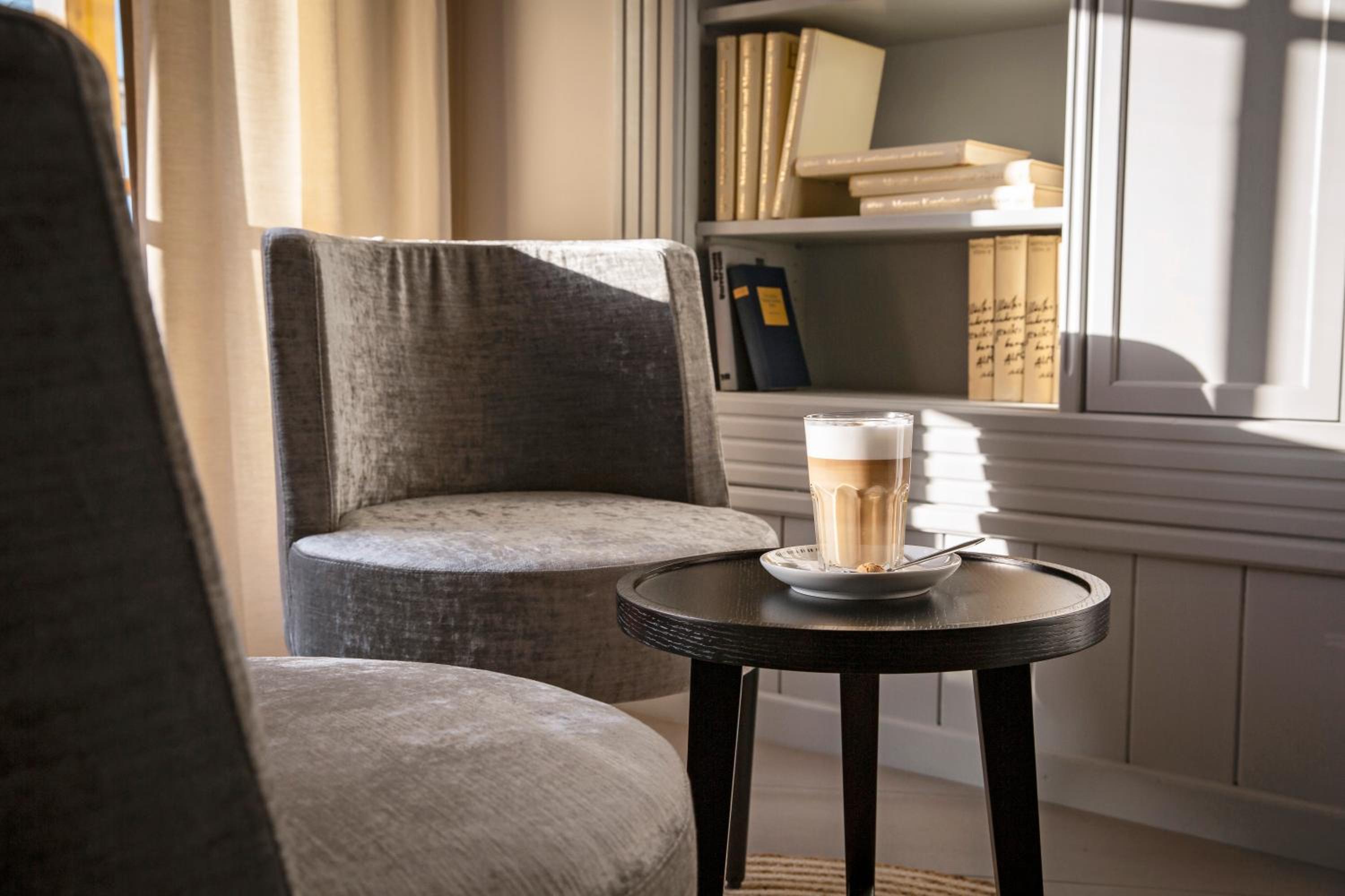 Double Room with Terrace thumbnail 5