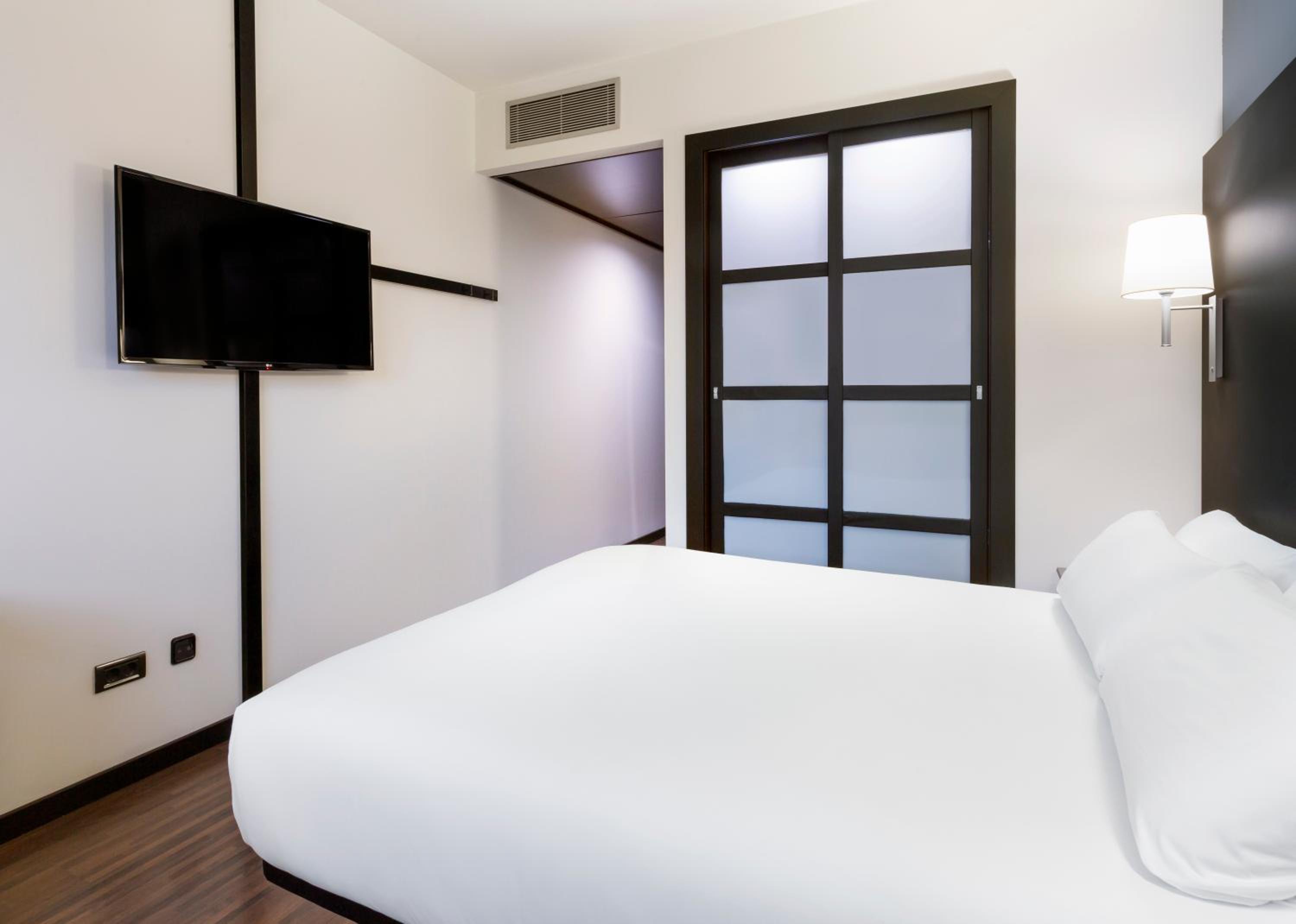 Double Room (1 Adult) - Photo 2