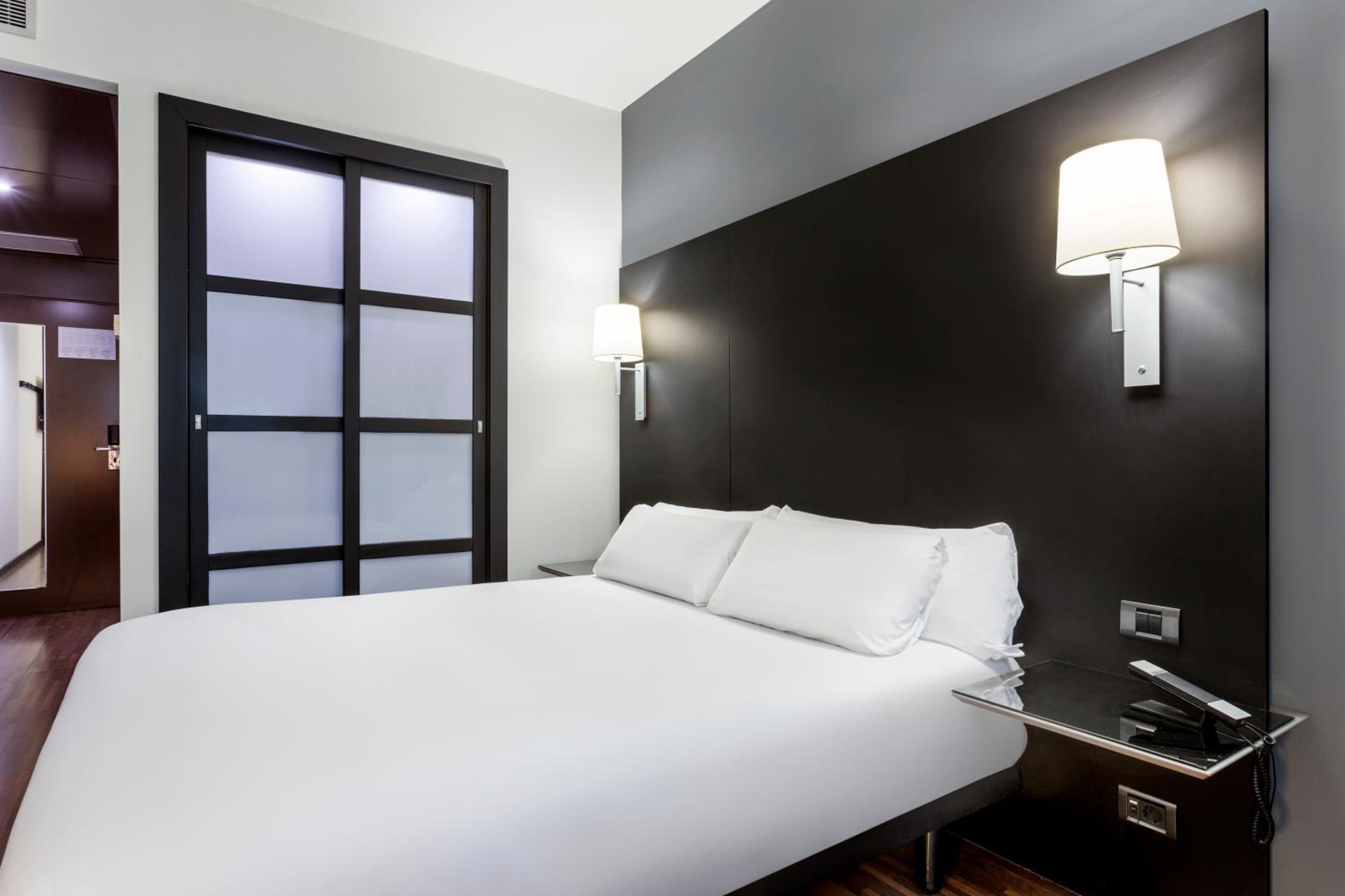 Double Room (1 Adult) - Photo 3