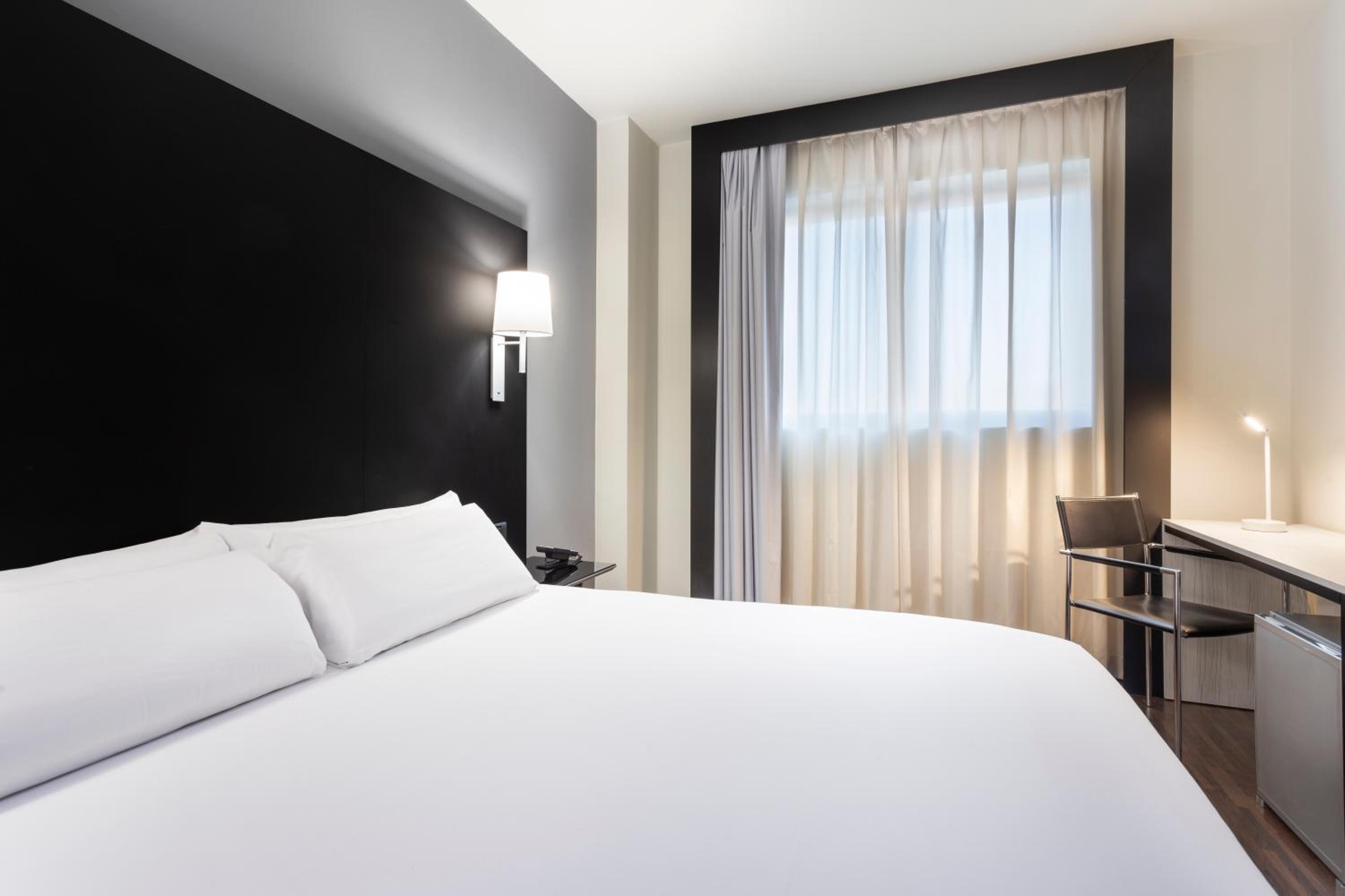 Double Room (1 Adult) - Photo 4