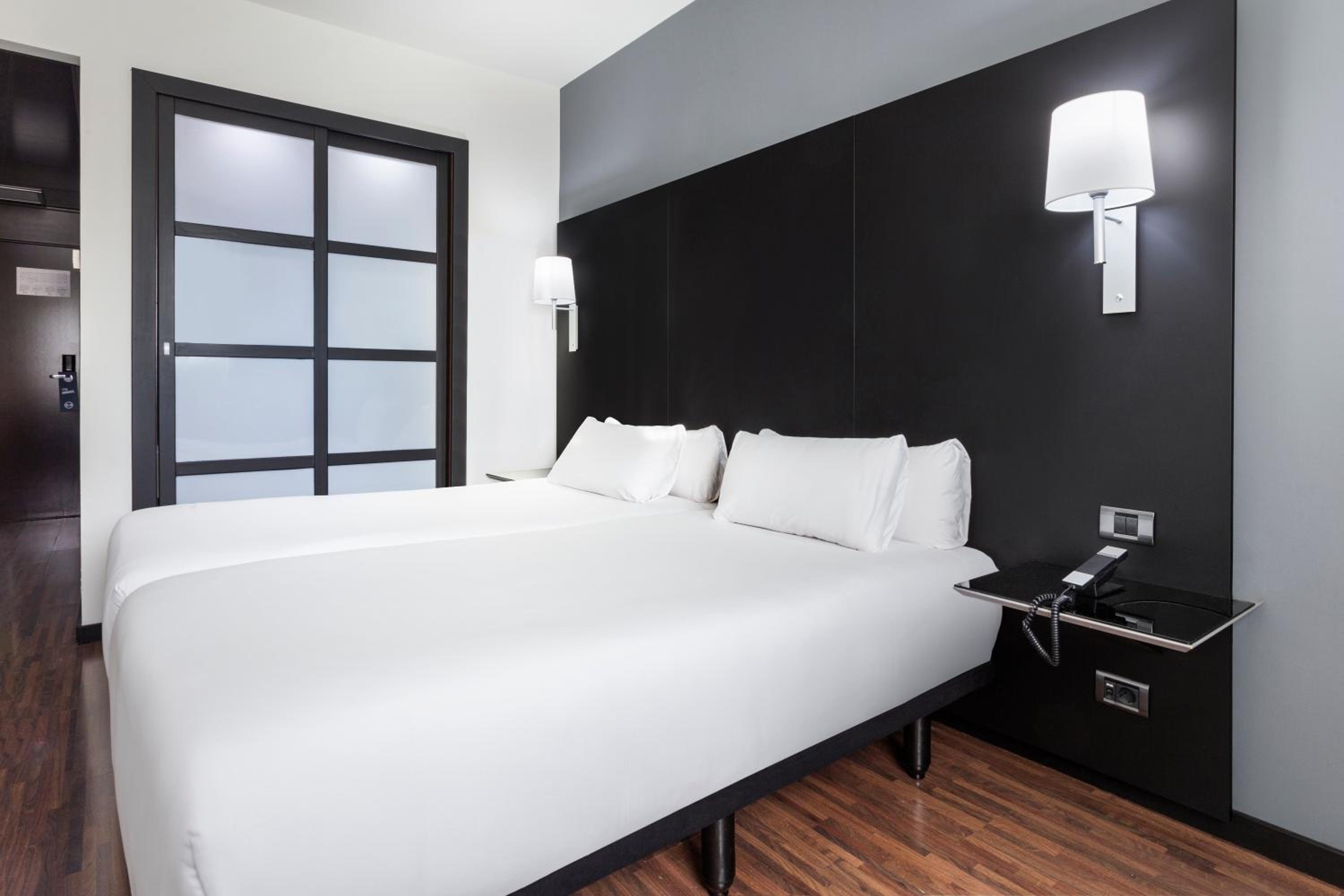 Twin Room - Photo 5