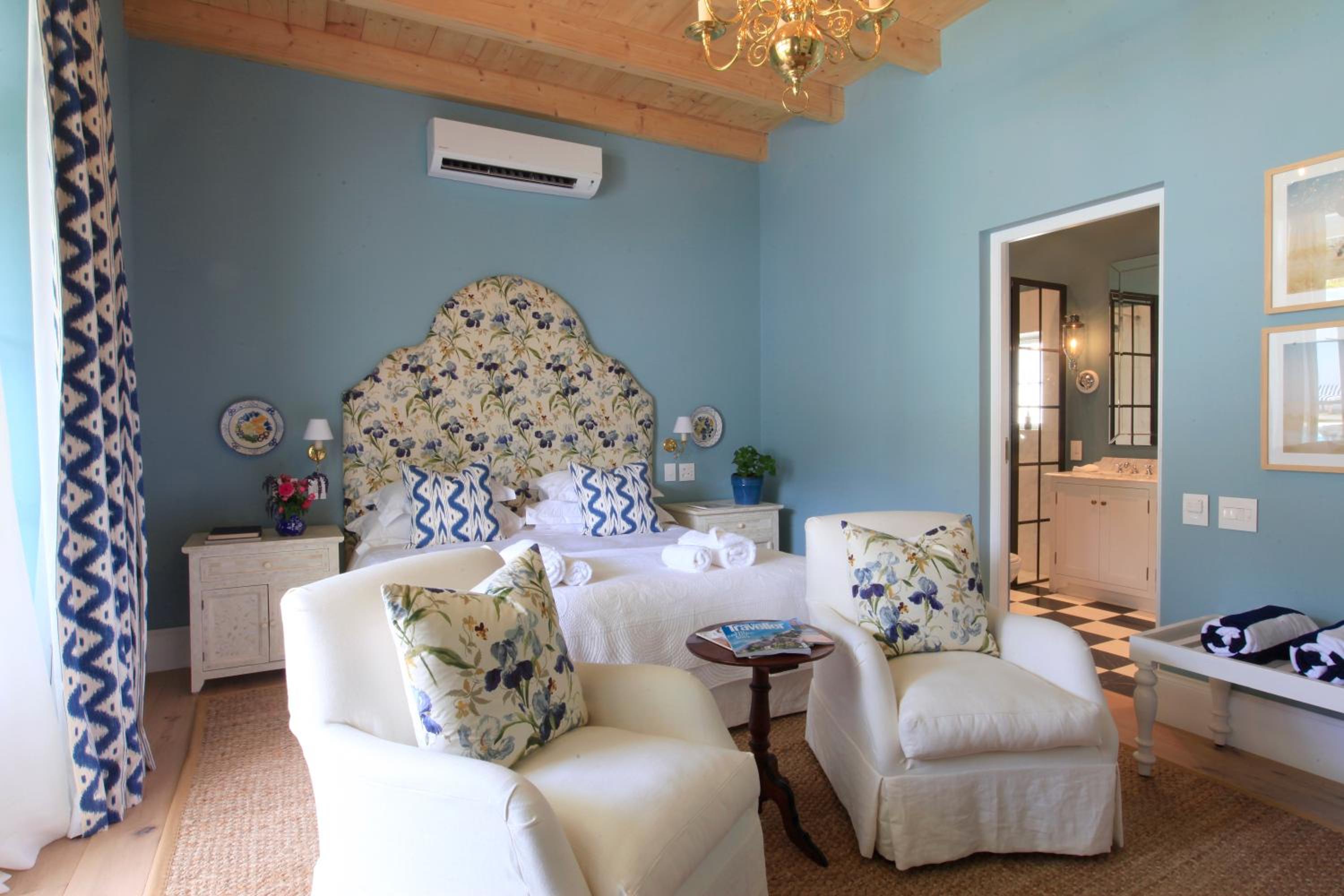Double or Twin Room with Pool View - Photo 4