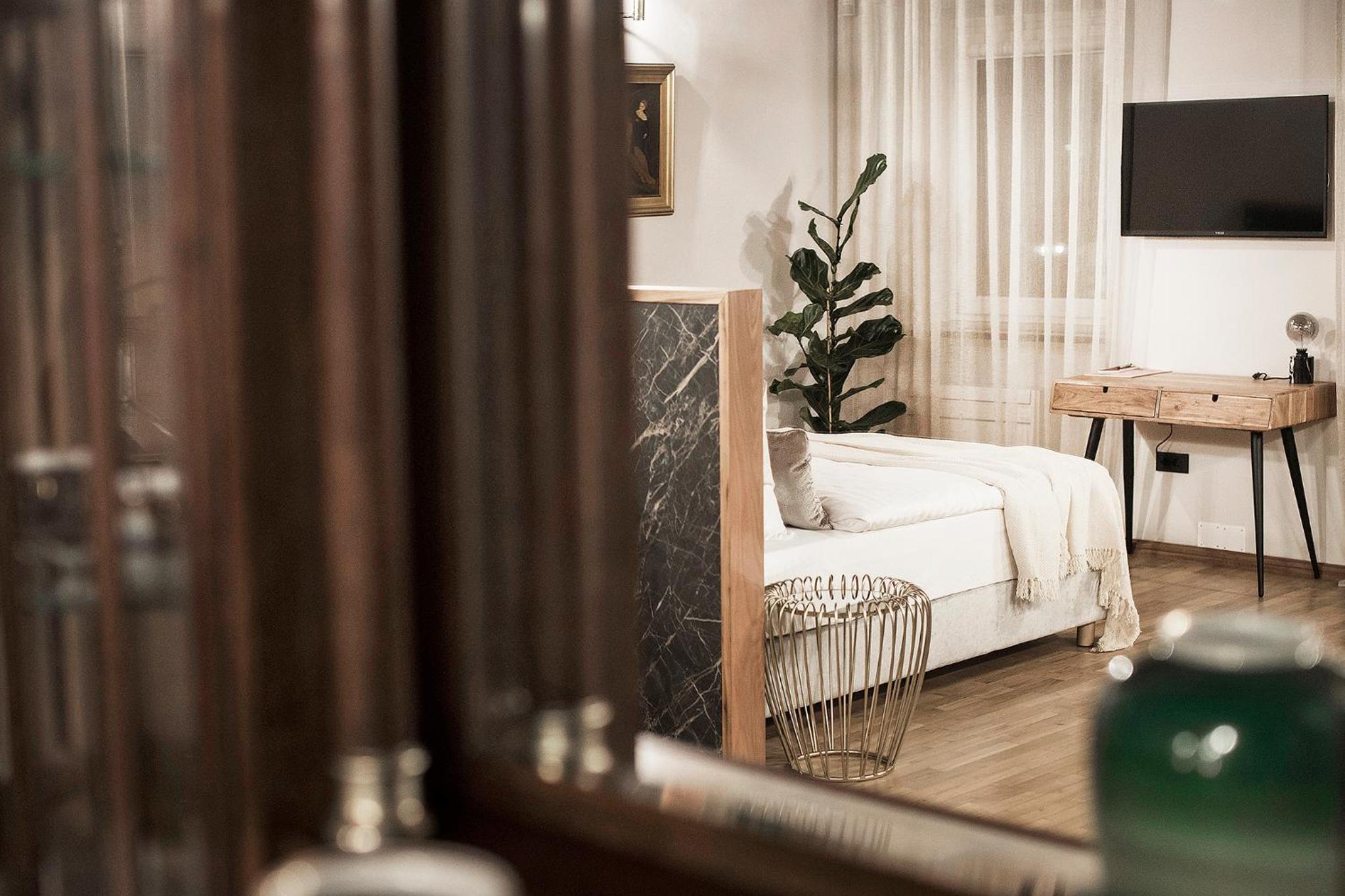 Suite - Photo 9