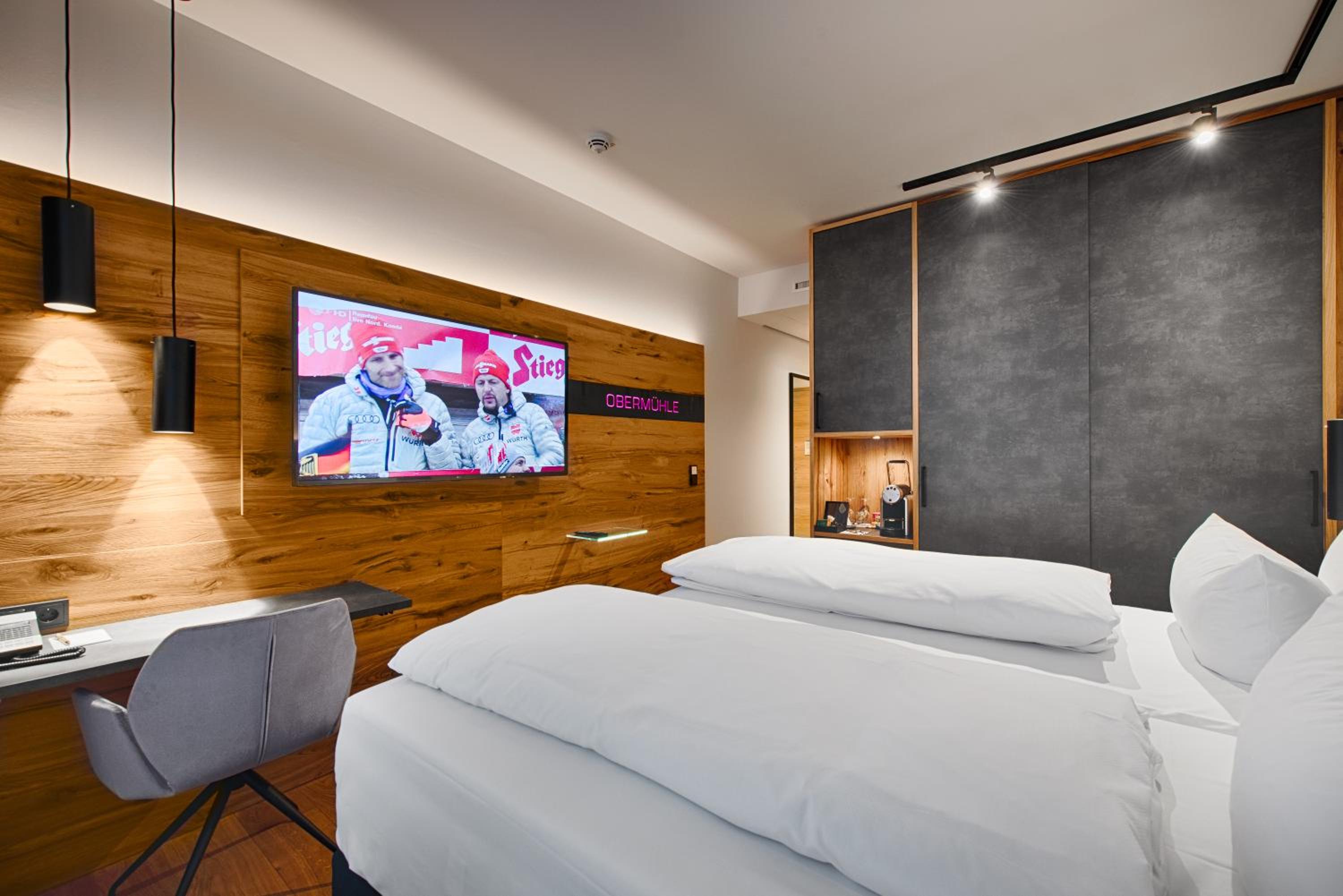 Double or Twin Room with Balcony - Photo 1