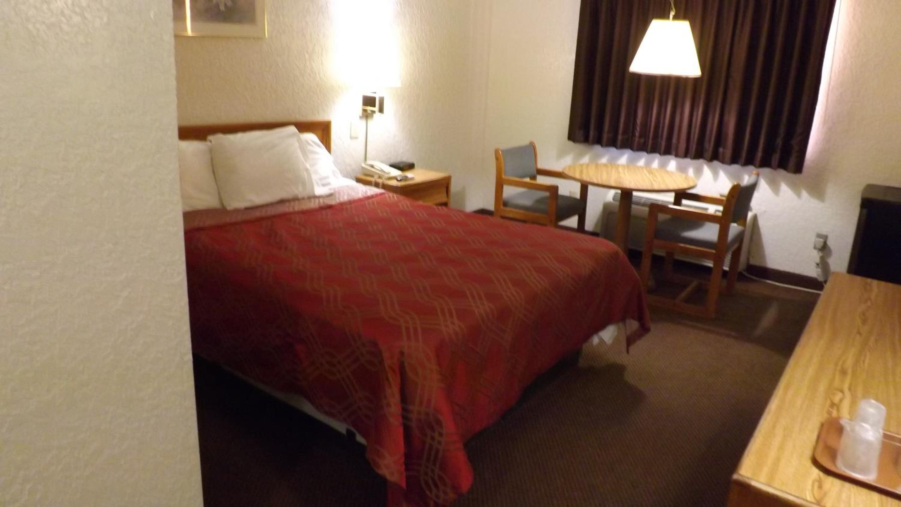 Queen Room - Non-Smoking - Photo 7