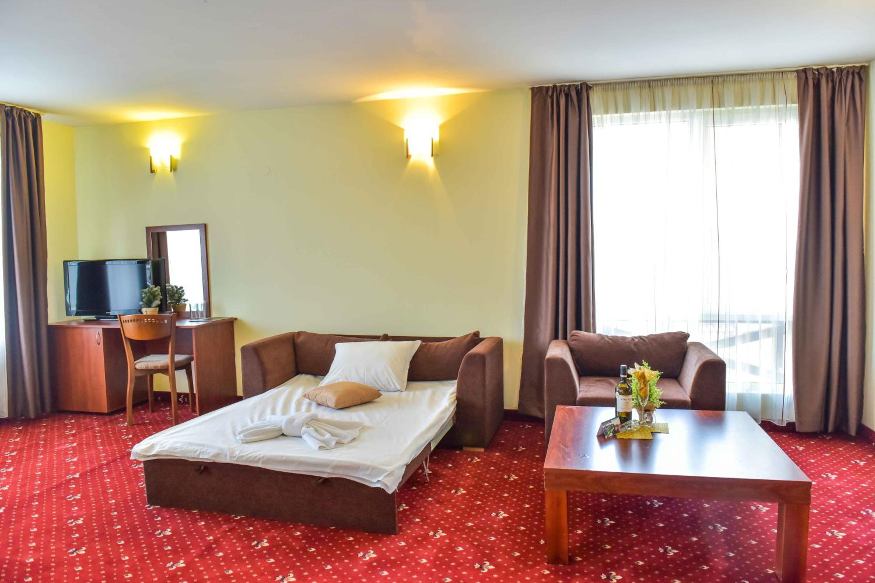 Twin Room (2 Adults + 1 Child)
