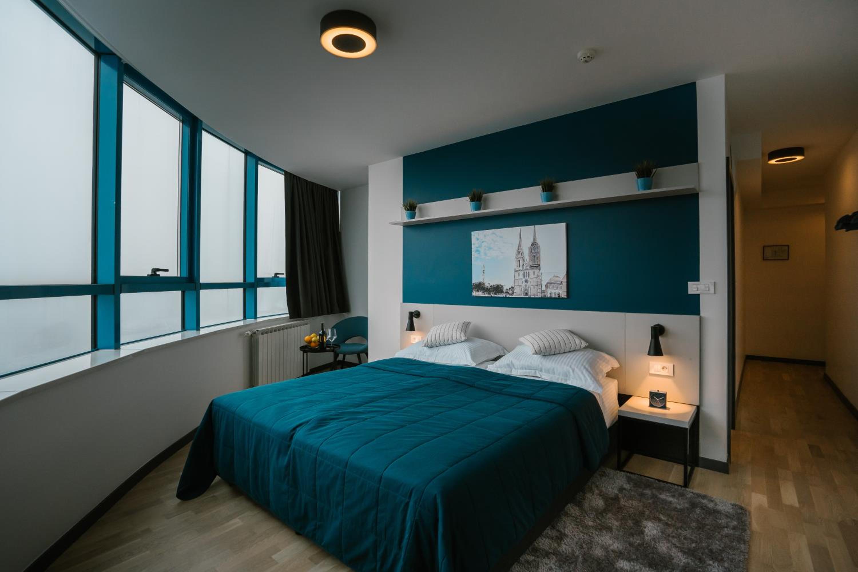 Double or Twin Room with City View - Photo 3