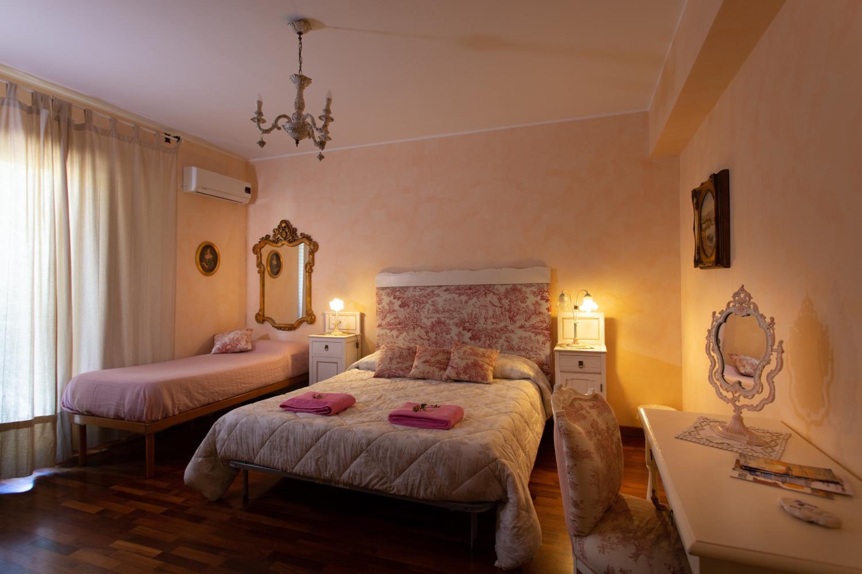 Queen Room with Spa Bath photo 1