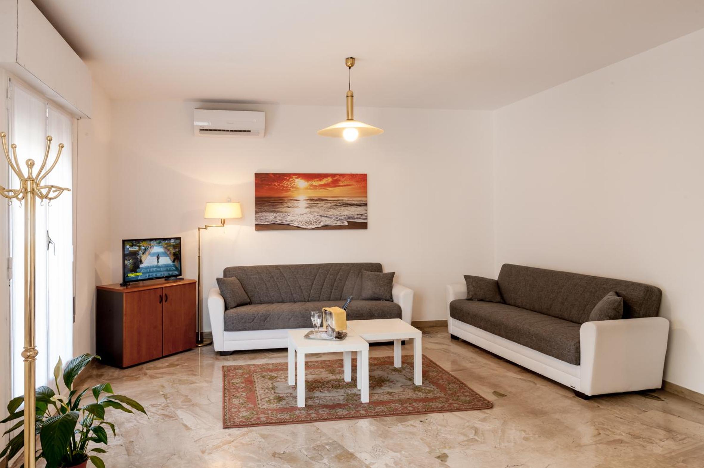 Apartment photo 1