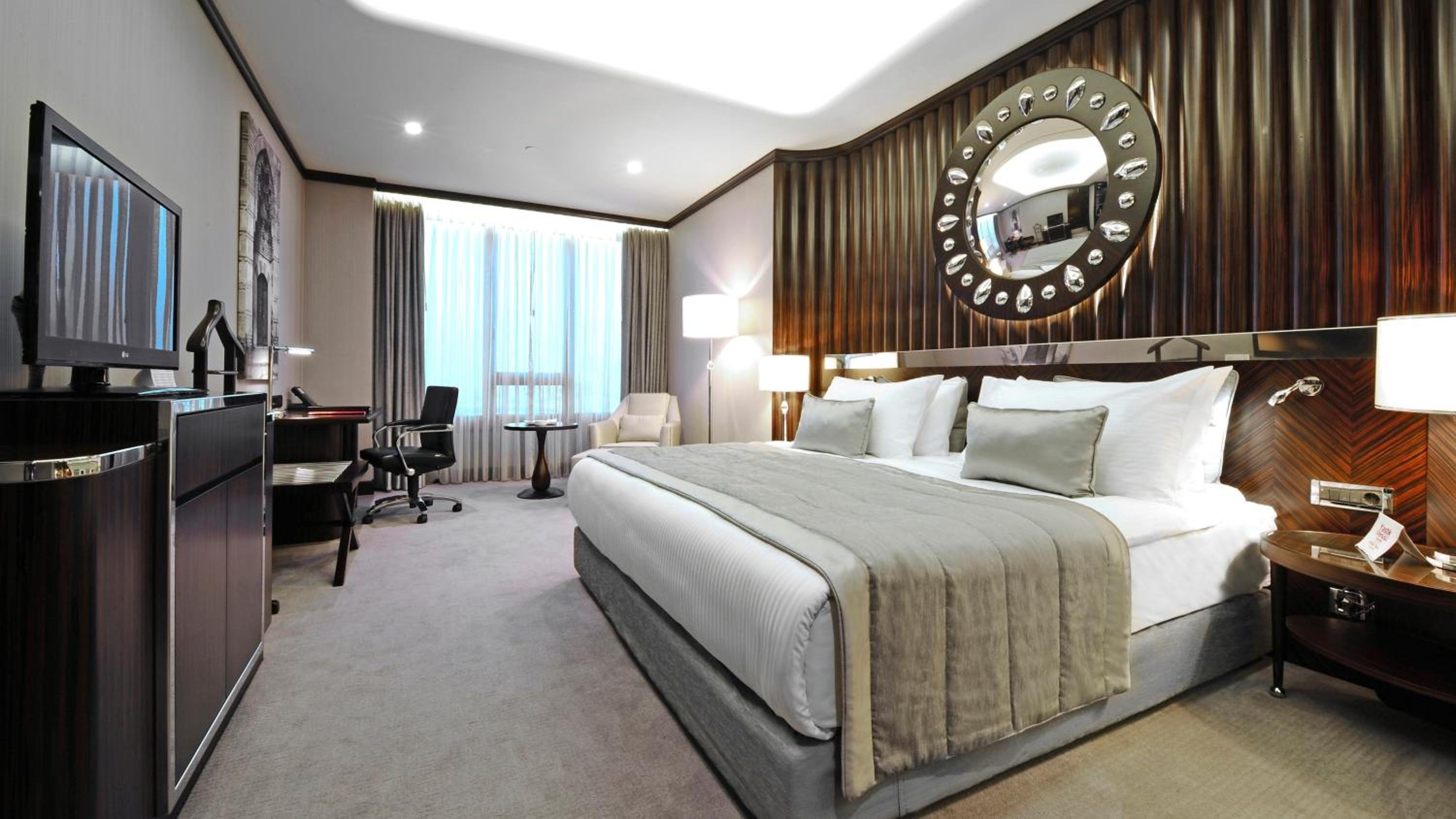 Standard King Room with Club Lounge Access - High Floor/Smoking