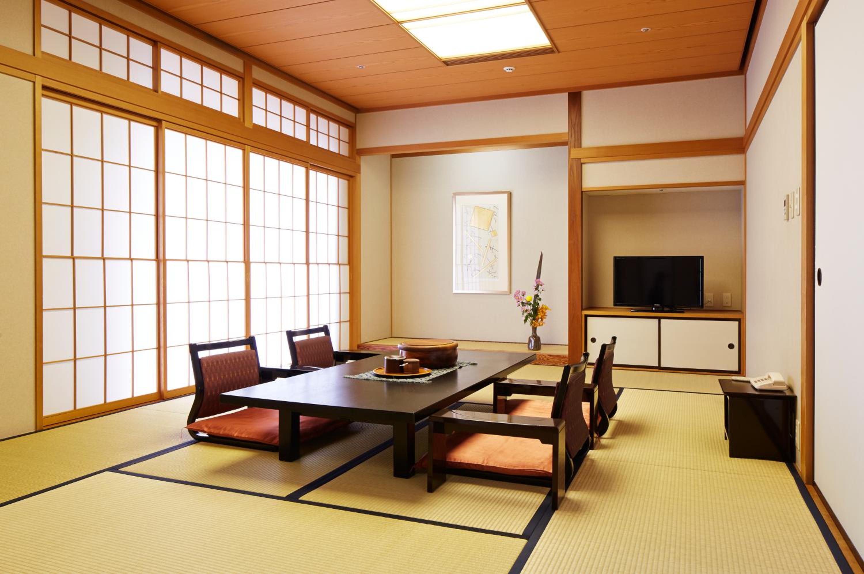 Japanese-Style Family Room photo 3