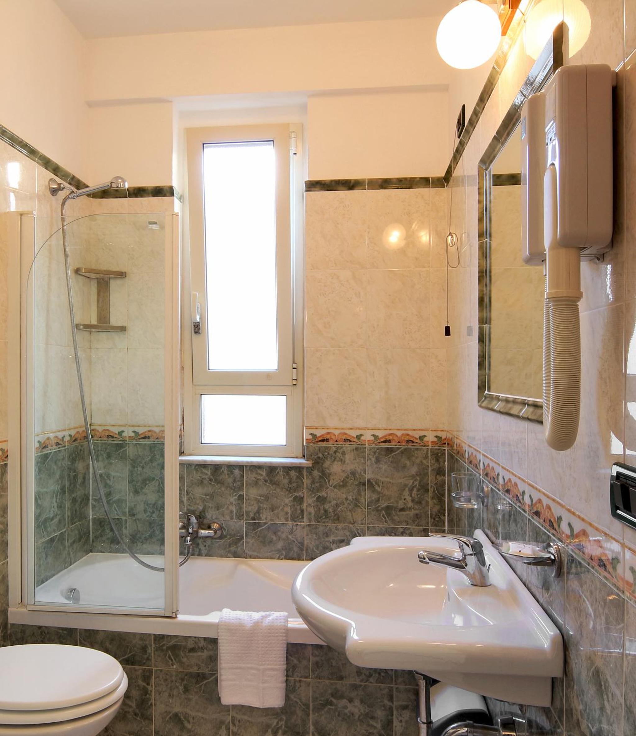 Triple Room - Photo 8
