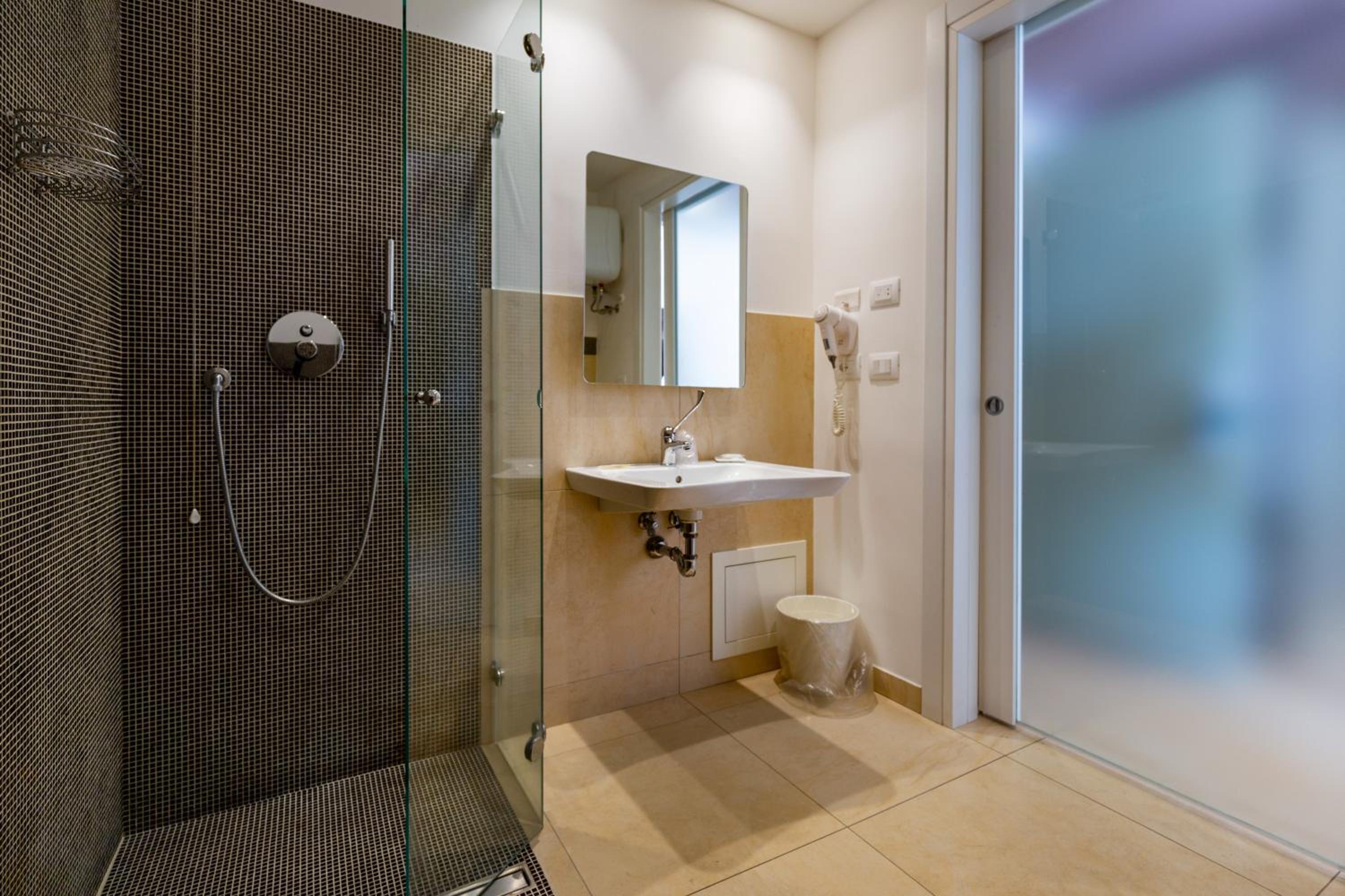 Double Room - Disability Access - Photo 3