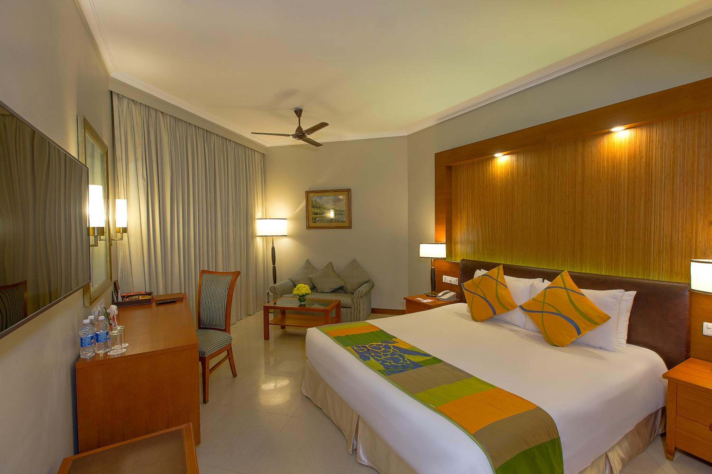 Superior Room with Bathtub