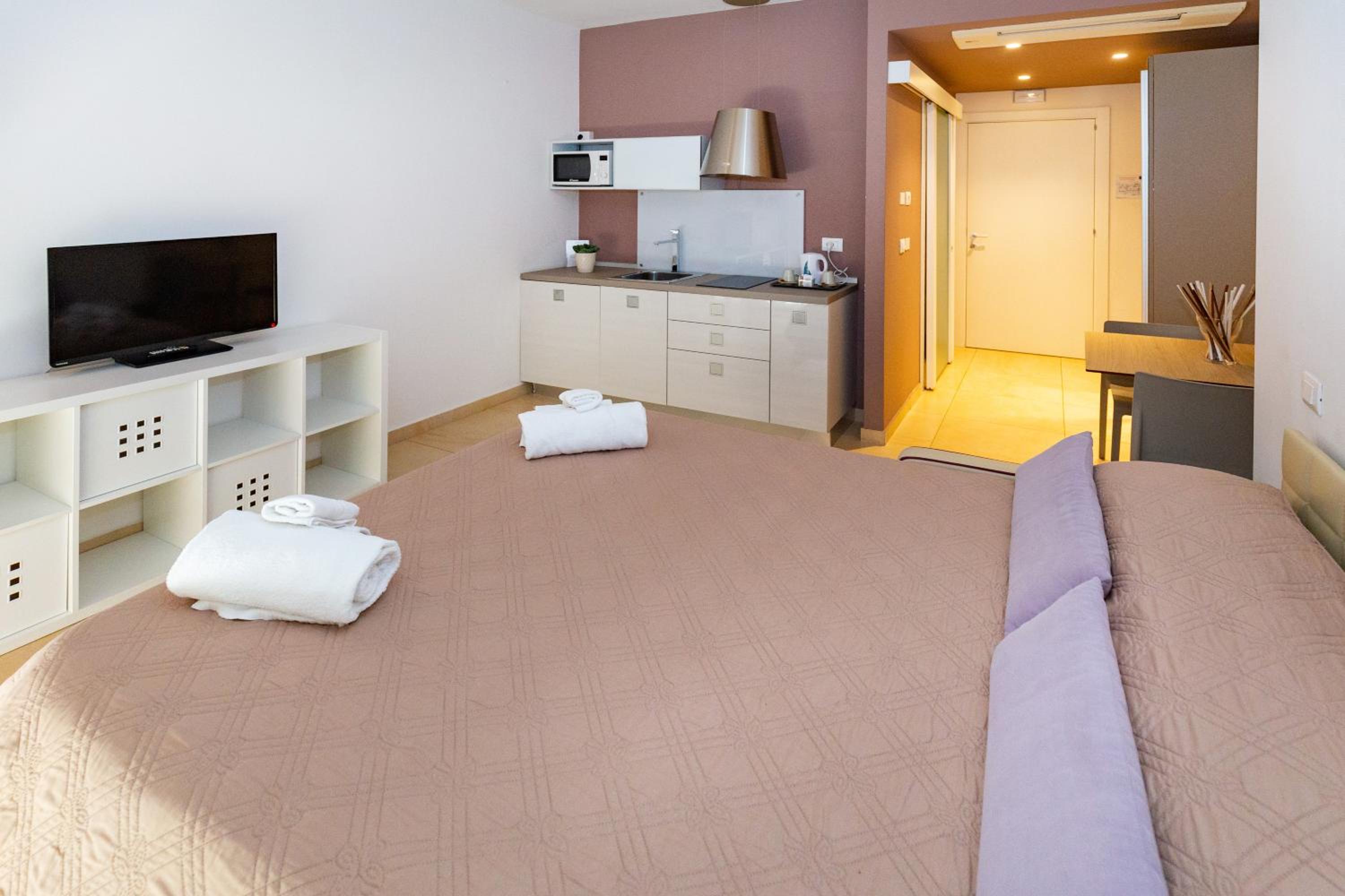 Double Room - Disability Access - Photo 4