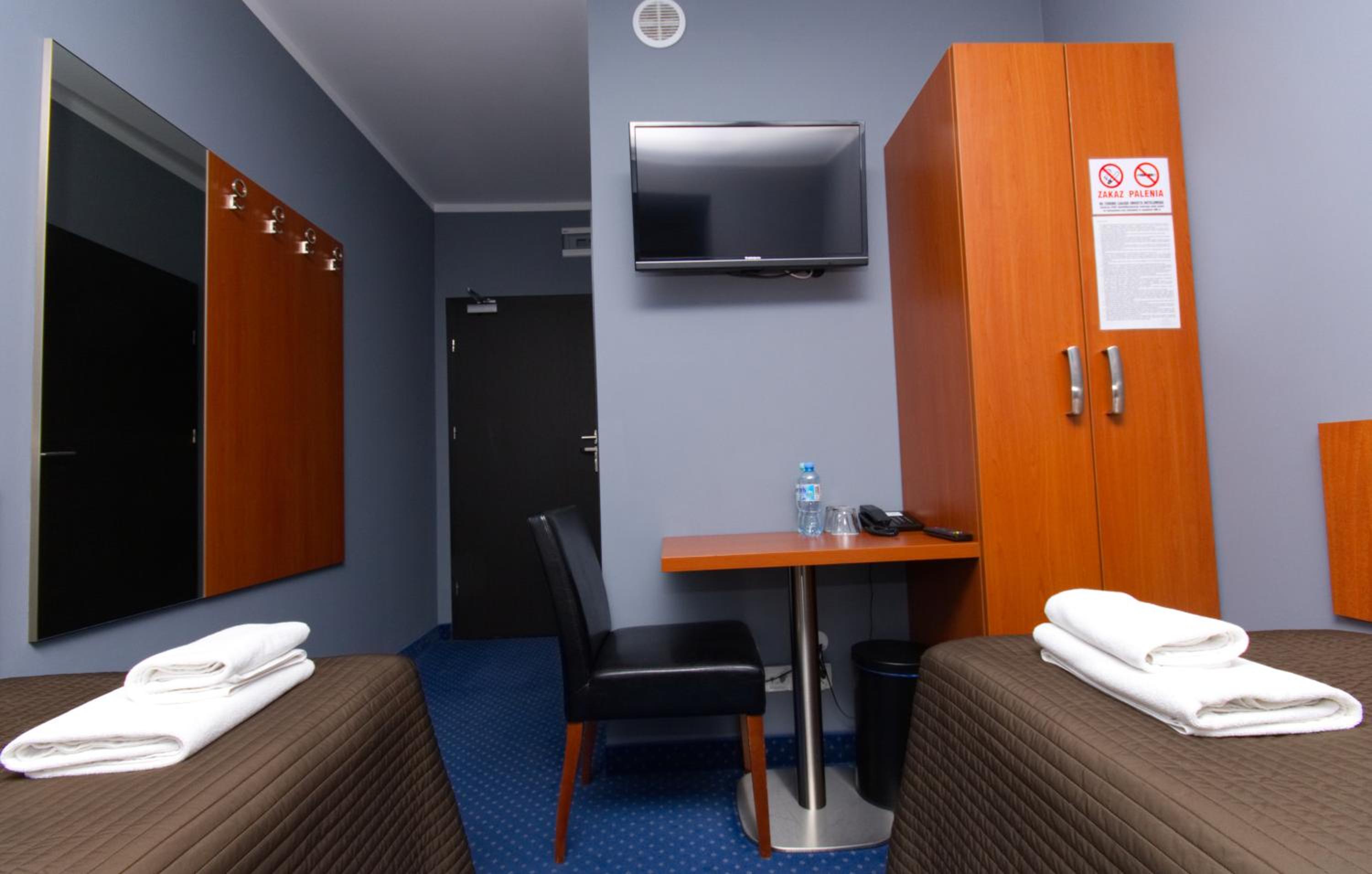 Standard Twin Room - Photo 1
