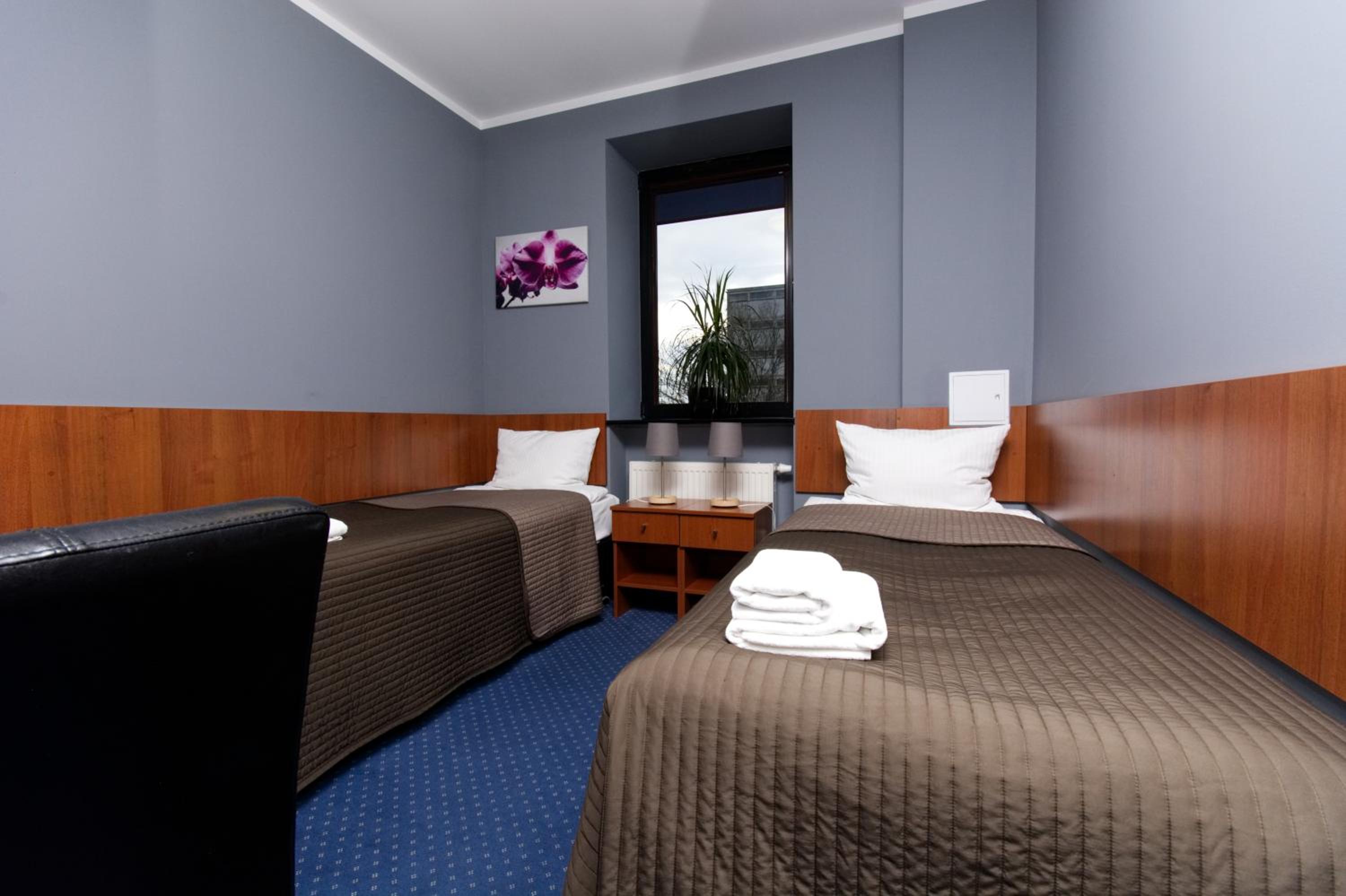 Standard Twin Room - Photo 3