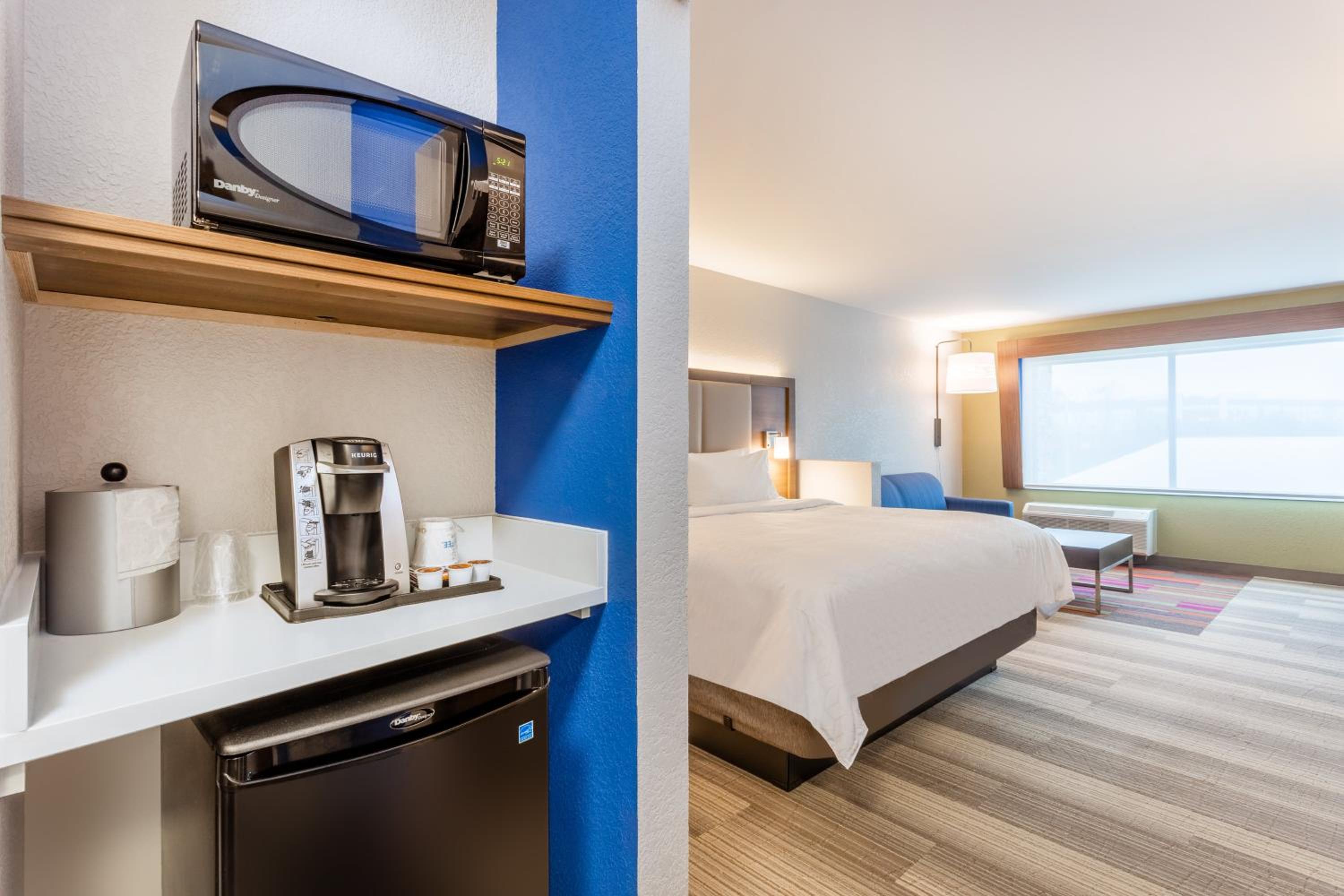 Suite with Two Queen Beds - Communications and Mobility Access - Photo 4