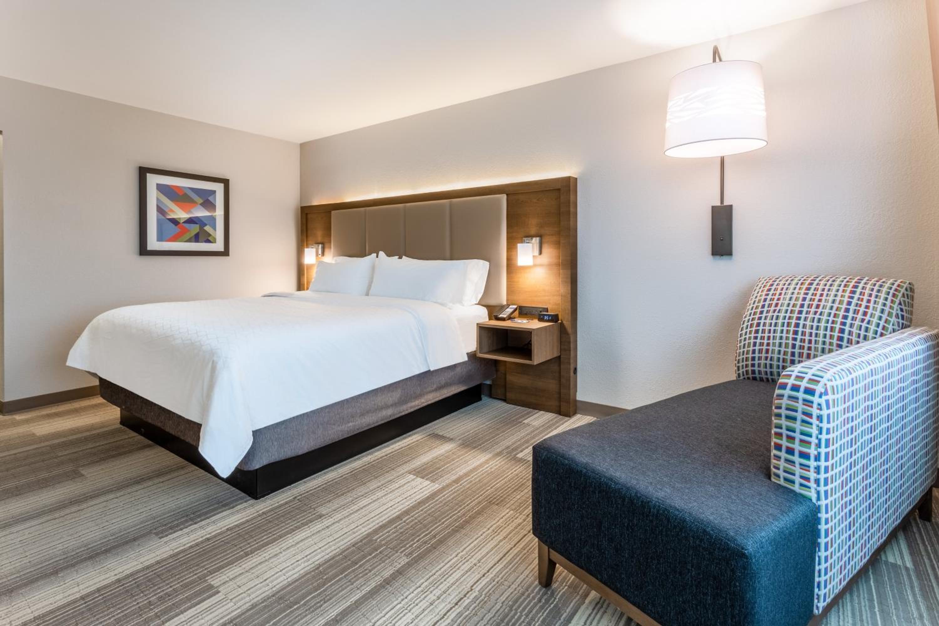 Standard King Room - Photo 2