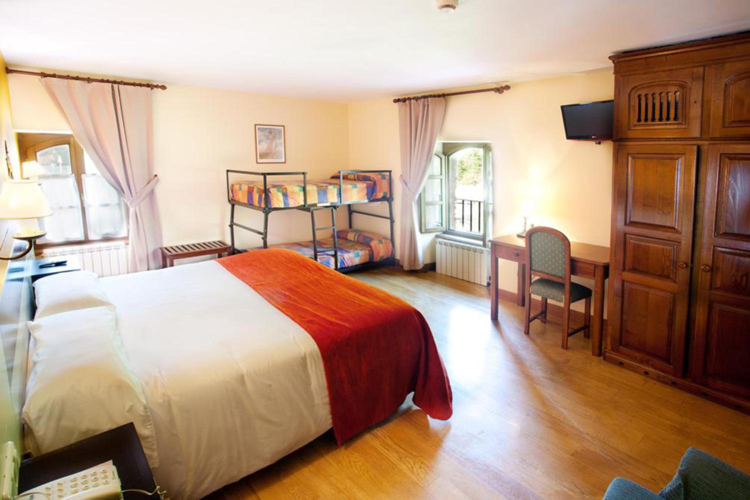 Quadruple Room - Photo 3