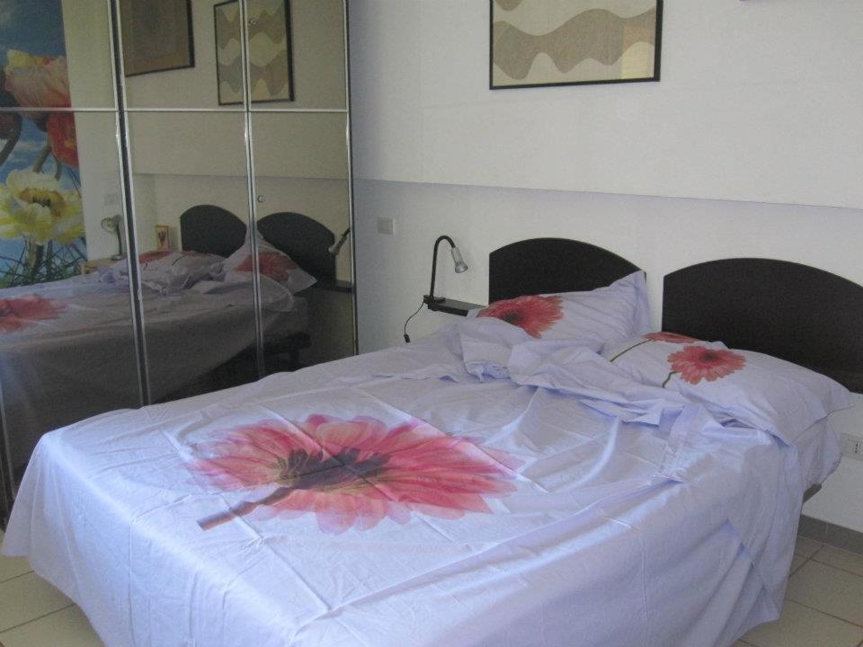 Double Room with Private Bathroom - Photo 9